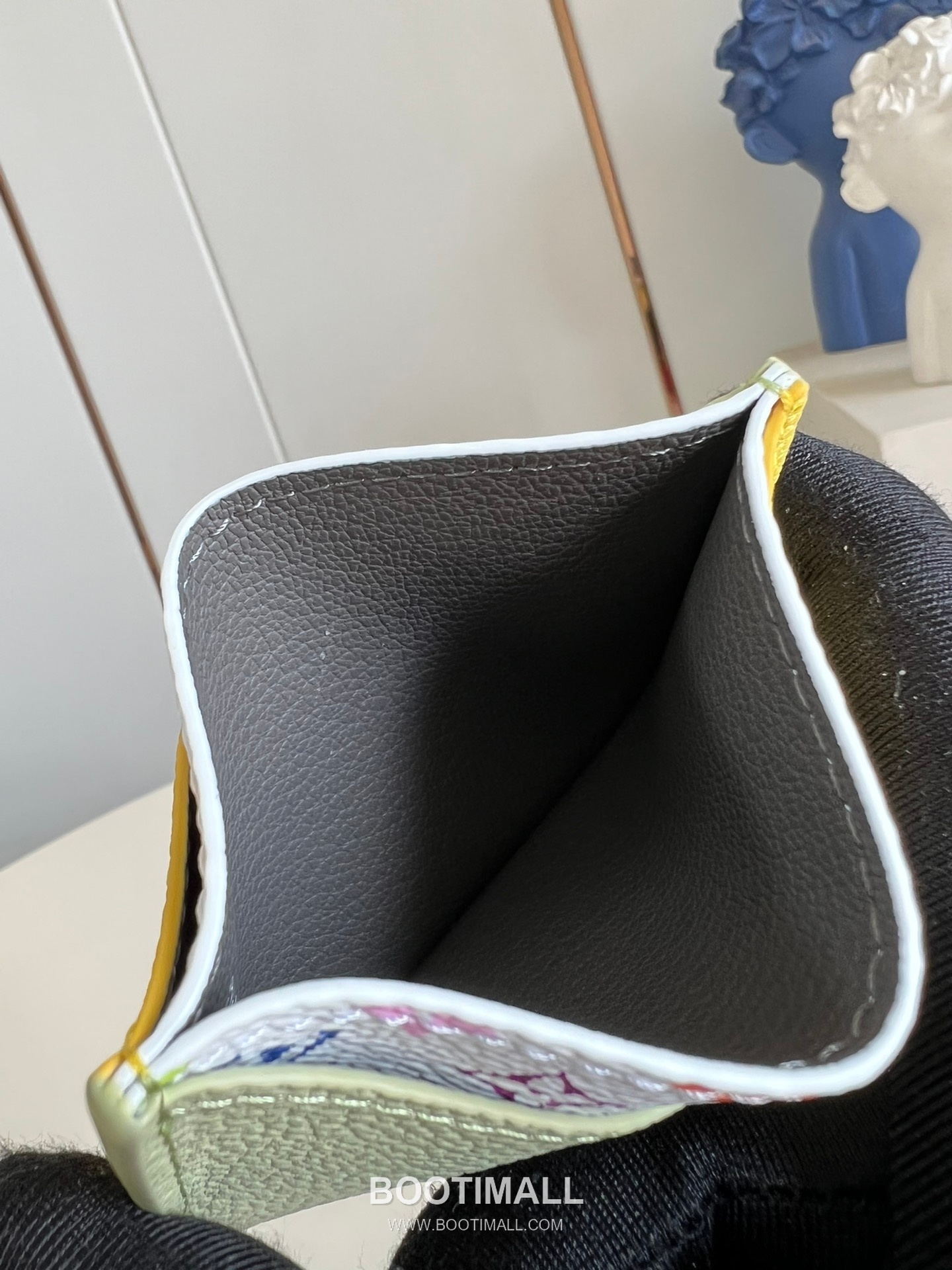 Louis Vuitton x Takashi Murakami Criss-Cross Calfskin Leather Card Holder with Monogram Canvas Detail 루이비통 x 무라카미 다카시 크리스크로스 카프스킨 레더 카드홀더 M14139 10cm 6