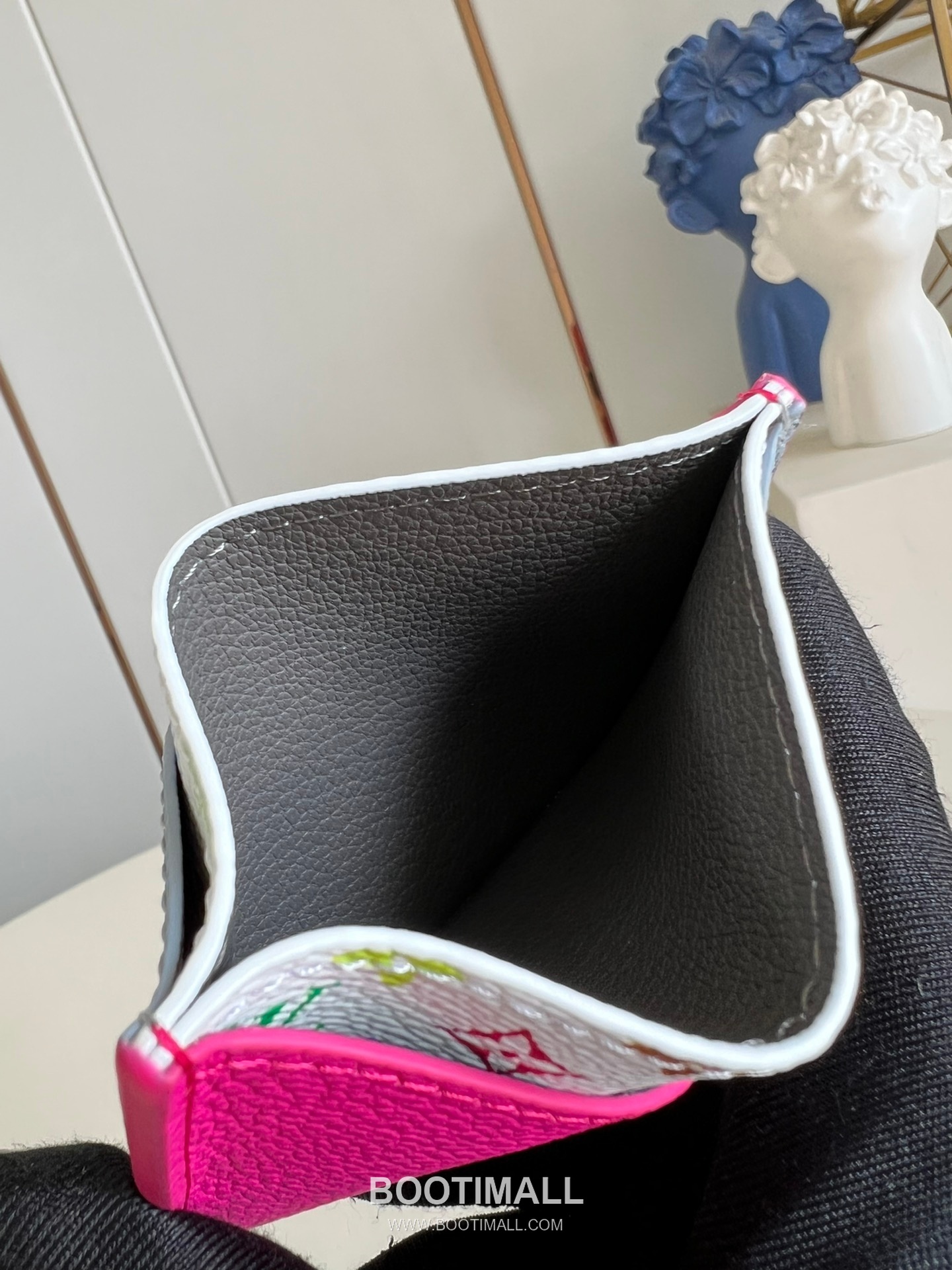 Louis Vuitton x Takashi Murakami Criss-Cross Calfskin Leather Card Holder with Monogram Canvas Detail 루이비통 x 무라카미 다카시 크리스크로스 카프스킨 레더 카드홀더 M14091 10cm 6