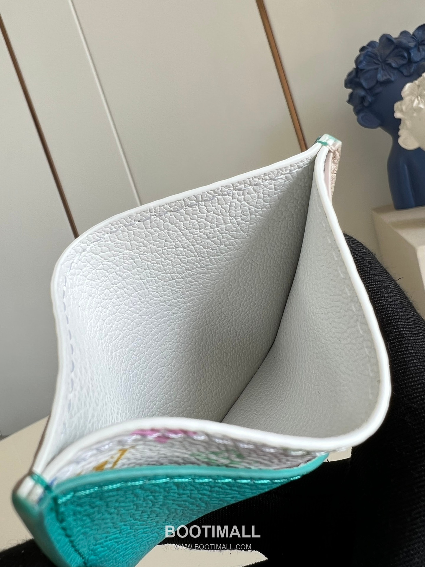 Louis Vuitton x Takashi Murakami Criss-Cross Calfskin Leather Card Holder with Monogram Canvas Detail 루이비통 x 무라카미 다카시 크리스크로스 카프스킨 레더 카드홀더 M14090 10cm 6