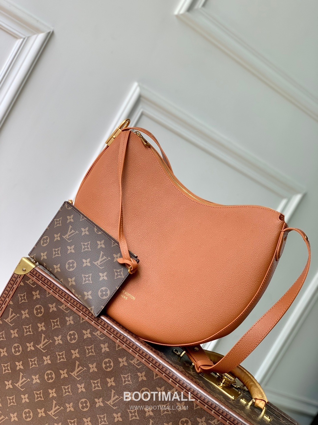 Louis Vuitton Low Key Cookie Calfskin Leather Shoulder Bag with Lock Pouch Detail 루이비통 로우키 쿠키 카프스킨 레더 숄더백 M14642 32cm 1