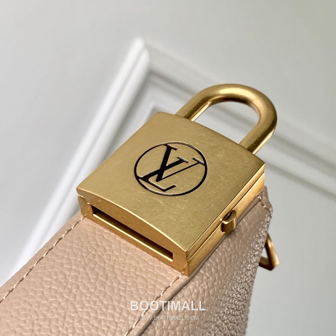 Louis Vuitton Low Key Cookie Calfskin Leather Shoulder Bag with Lock Pouch Detail 루이비통 로우키 쿠키 카프스킨 레더 숄더백 M14635 32cm 5