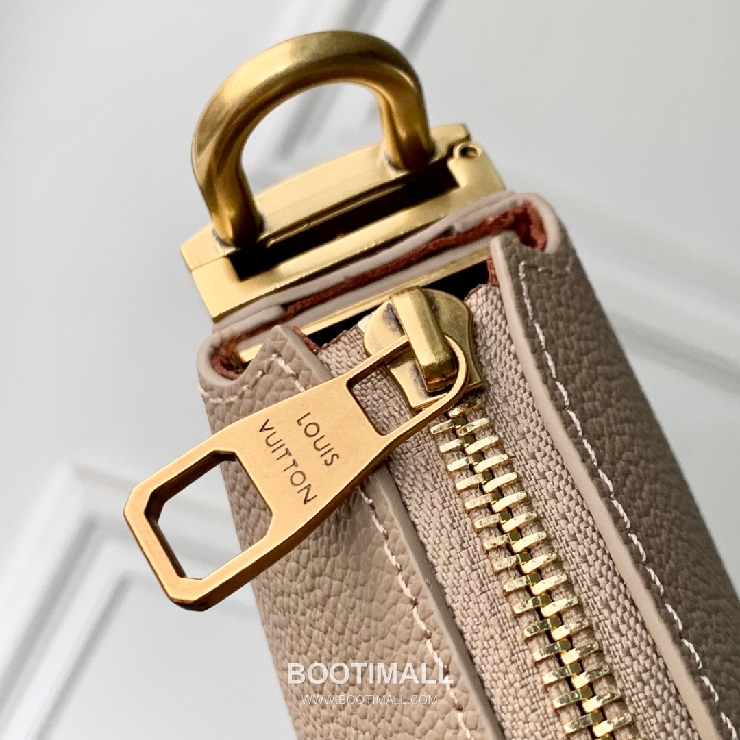 Louis Vuitton Low Key Cookie Calfskin Leather Shoulder Bag with Lock Pouch Detail 루이비통 로우키 쿠키 카프스킨 레더 숄더백 M14635 32cm 6