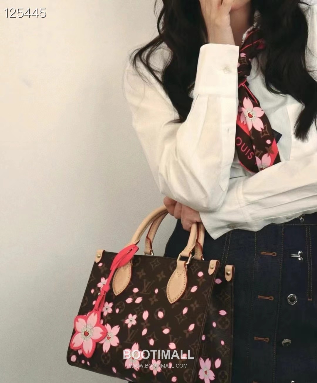 Louis Vuitton OnTheGo PM Monogram Canvas Tote Bag with Cherry Blossom Charm Detail 루이비통 온더고 PM 모노그램 캔버스 토트백 M13269 25cm 4