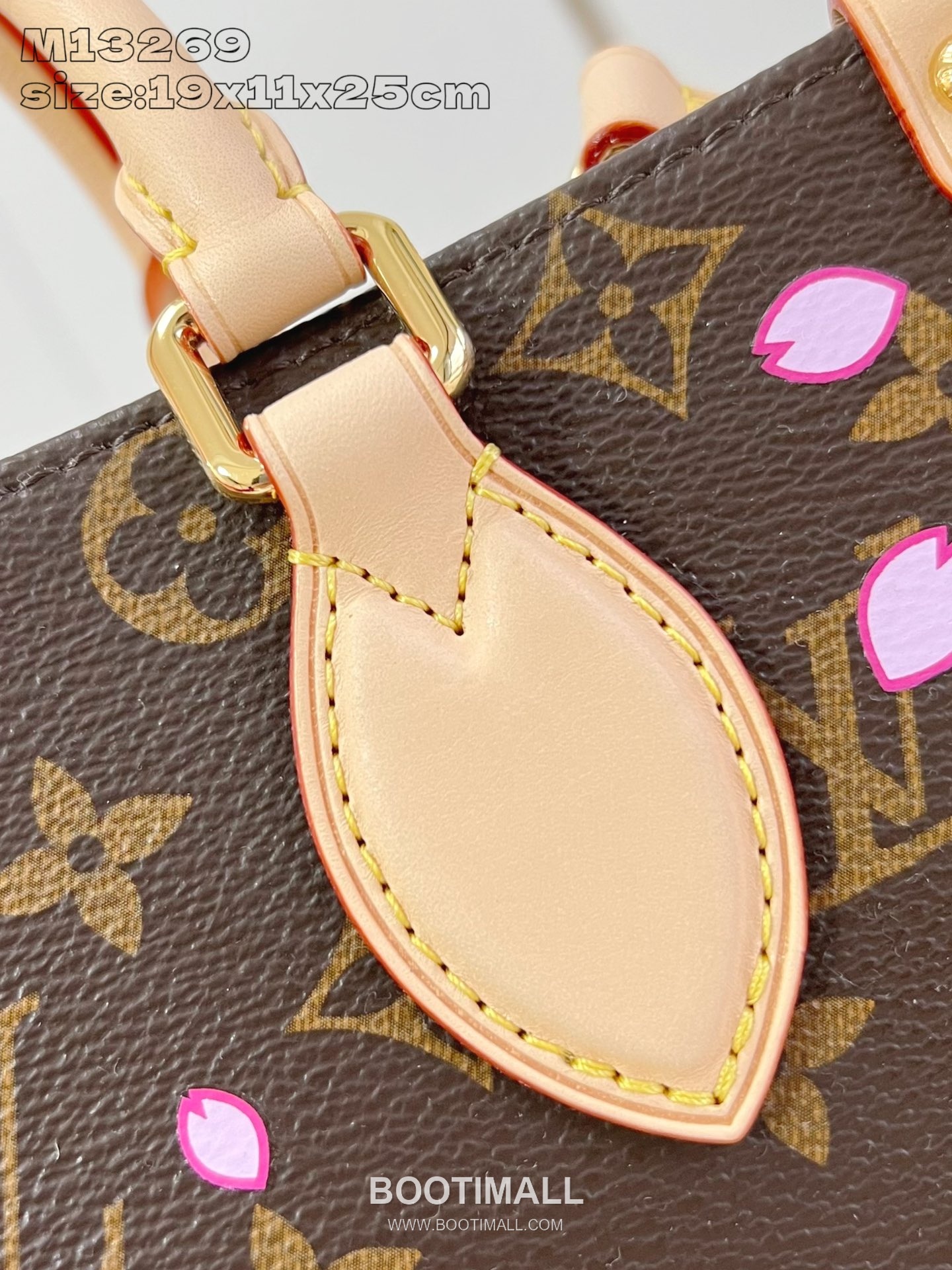 Louis Vuitton OnTheGo PM Monogram Canvas Tote Bag with Cherry Blossom Charm Detail 루이비통 온더고 PM 모노그램 캔버스 토트백 M13269 25cm 7
