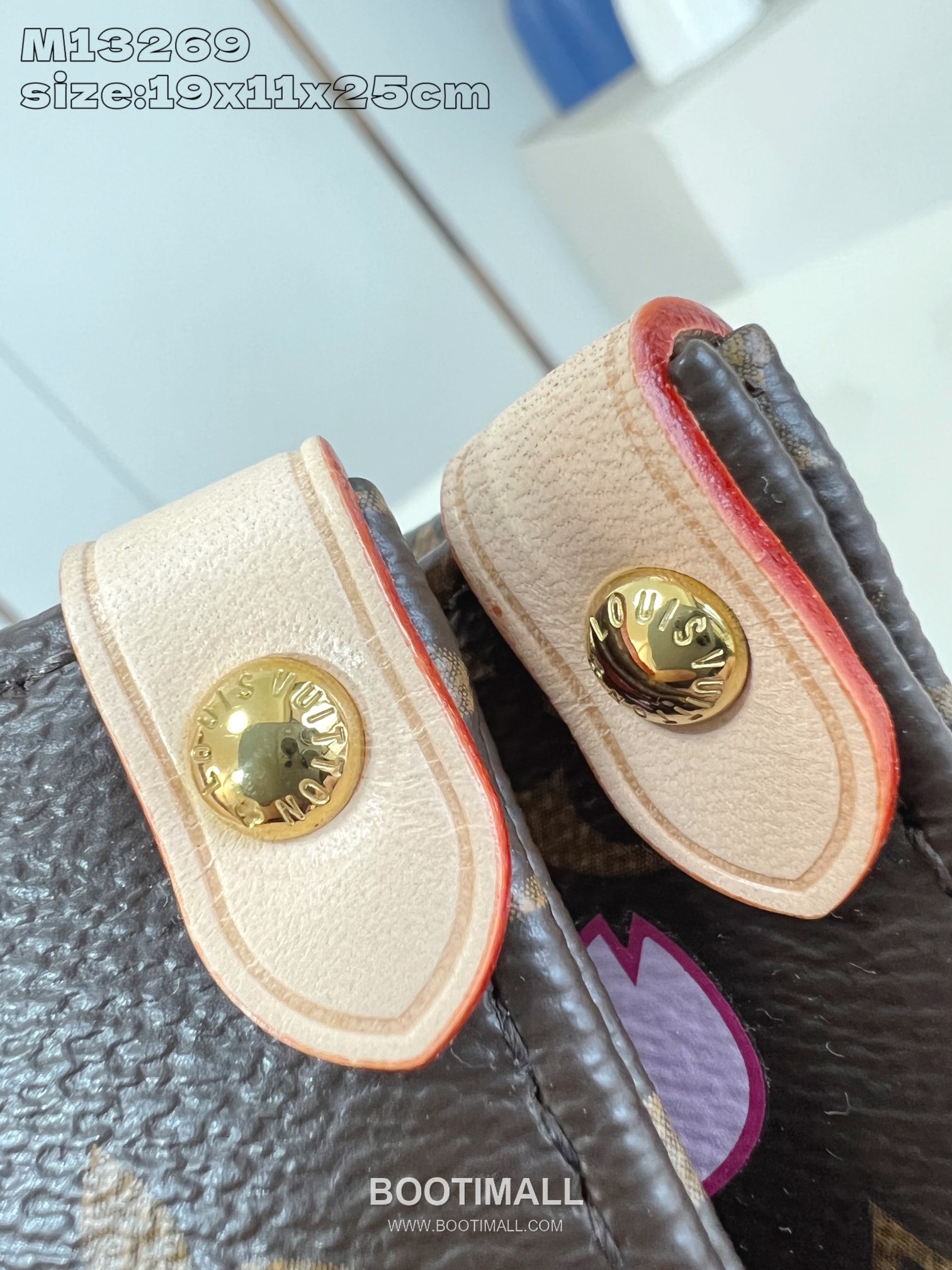 Louis Vuitton OnTheGo PM Monogram Canvas Tote Bag with Cherry Blossom Charm Detail 루이비통 온더고 PM 모노그램 캔버스 토트백 M13269 25cm 10