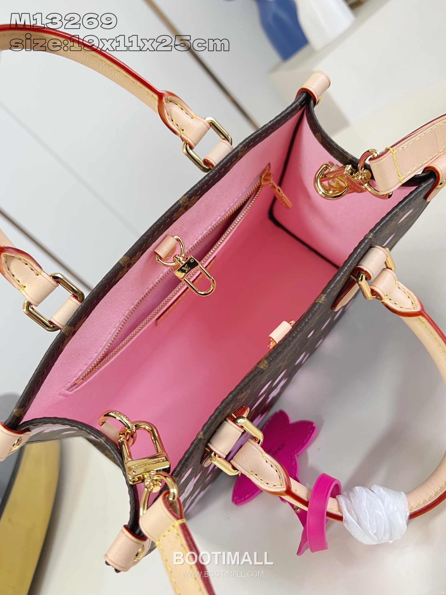 Louis Vuitton OnTheGo PM Monogram Canvas Tote Bag with Cherry Blossom Charm Detail 루이비통 온더고 PM 모노그램 캔버스 토트백 M13269 25cm 13