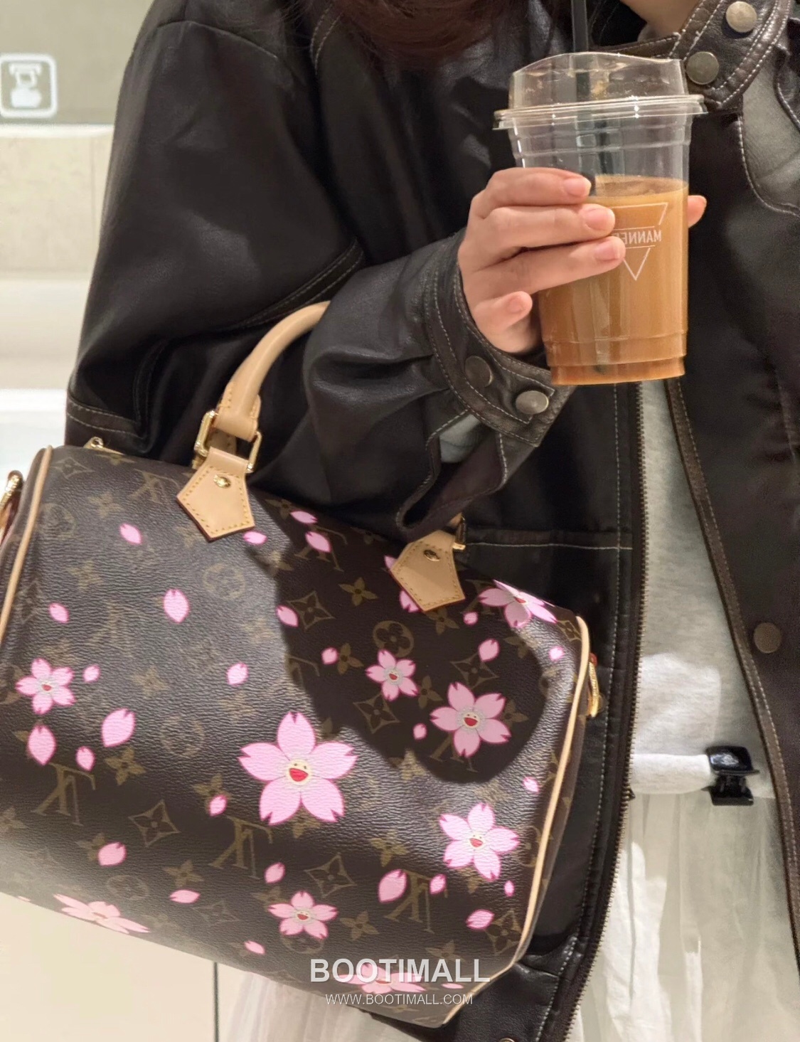 Louis Vuitton Speedy Bandoulière 25 Monogram Canvas Duffle Bag with Cherry Blossom Lock Strap Detail 루이비통 스피디 반둘리에 25 모노그램 캔버스 더플백 M14174 25cm 2