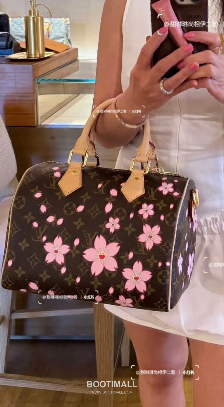 Louis Vuitton Speedy Bandoulière 25 Monogram Canvas Duffle Bag with Cherry Blossom Lock Strap Detail 루이비통 스피디 반둘리에 25 모노그램 캔버스 더플백 M14174 25cm 4