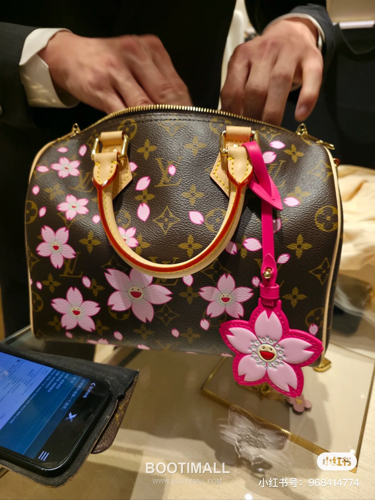 Louis Vuitton Speedy Bandoulière 25 Monogram Canvas Duffle Bag with Cherry Blossom Lock Strap Detail 루이비통 스피디 반둘리에 25 모노그램 캔버스 더플백 M14174 25cm 6