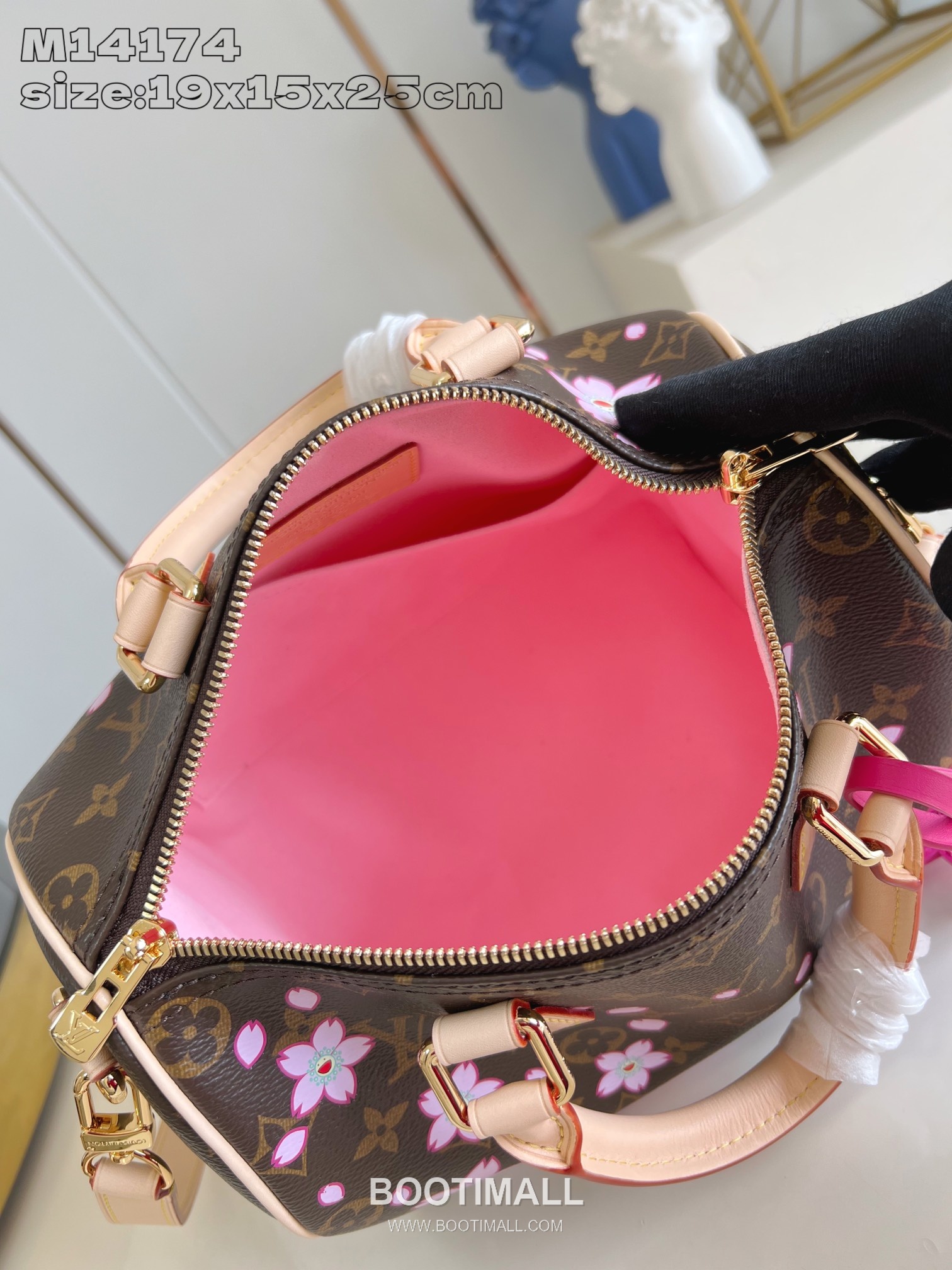 Louis Vuitton Speedy Bandoulière 25 Monogram Canvas Duffle Bag with Cherry Blossom Lock Strap Detail 루이비통 스피디 반둘리에 25 모노그램 캔버스 더플백 M14174 25cm 14