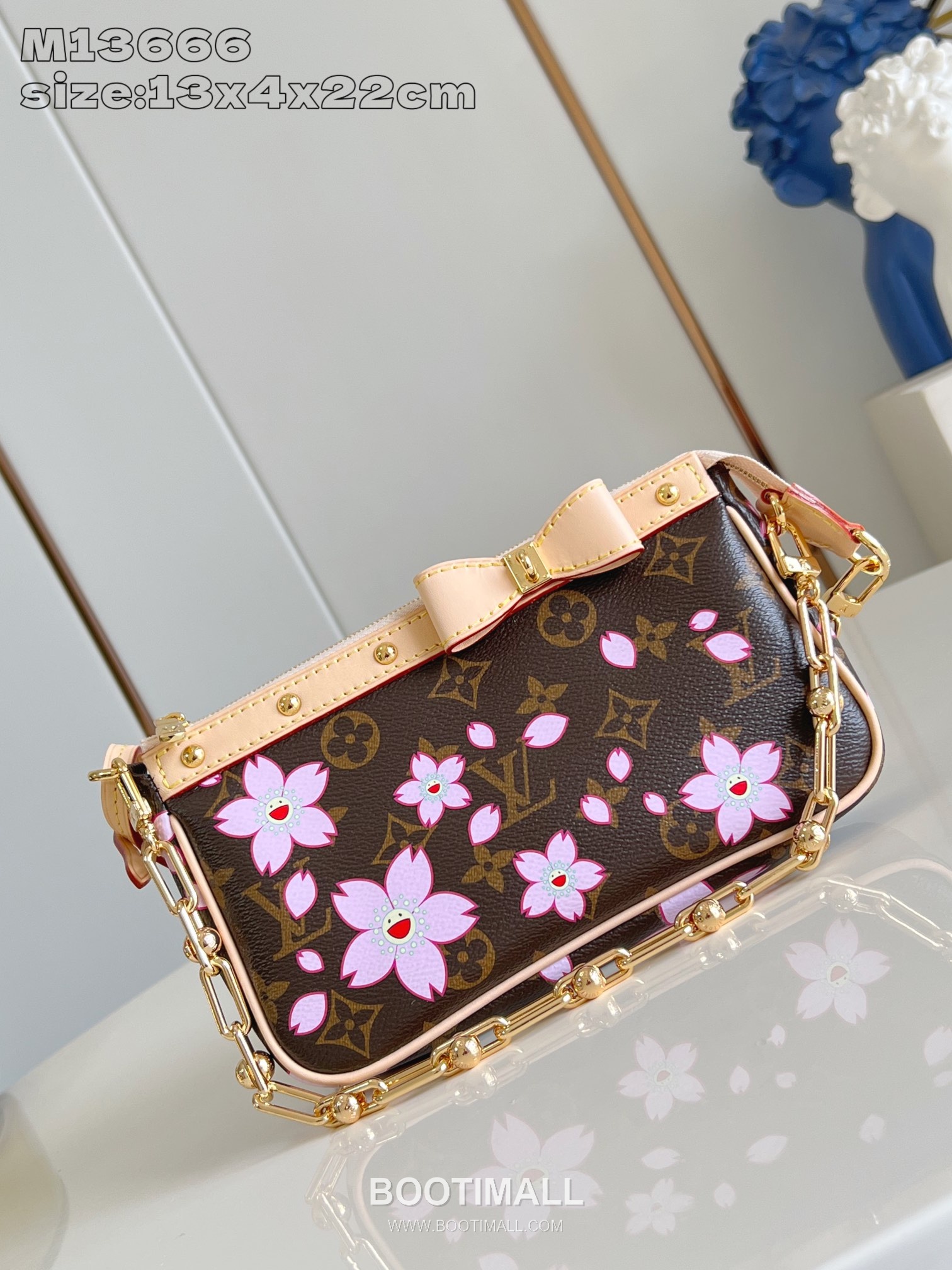 Louis Vuitton Pochette Accessoires Monogram Canvas Clutch Bag with Cherry Blossom Chain Lock Detail 루이비통 포쉐트 악세수아르 모노그램 캔버스 클러치백 M13666 22cm 1