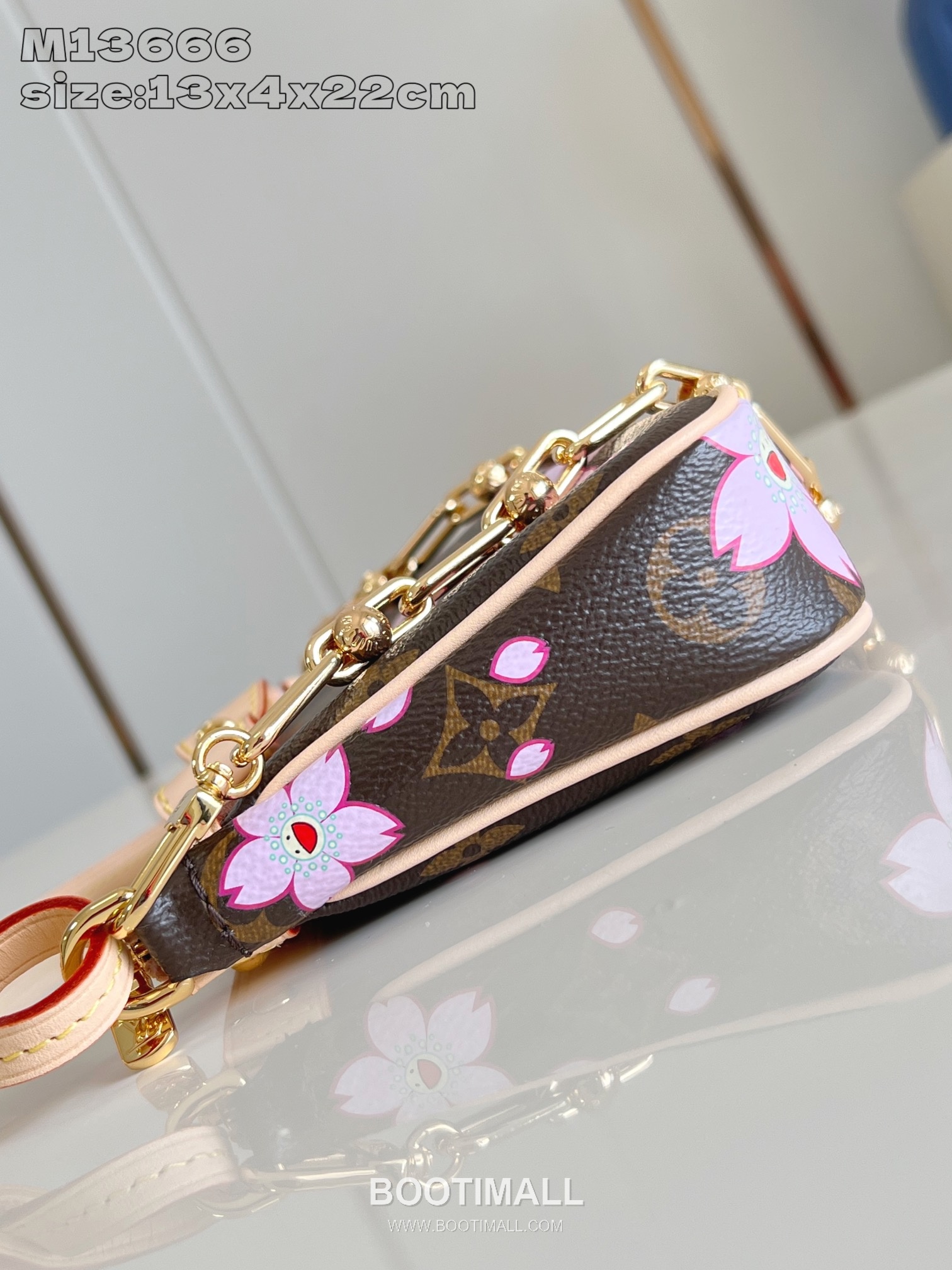 Louis Vuitton Pochette Accessoires Monogram Canvas Clutch Bag with Cherry Blossom Chain Lock Detail 루이비통 포쉐트 악세수아르 모노그램 캔버스 클러치백 M13666 22cm 3