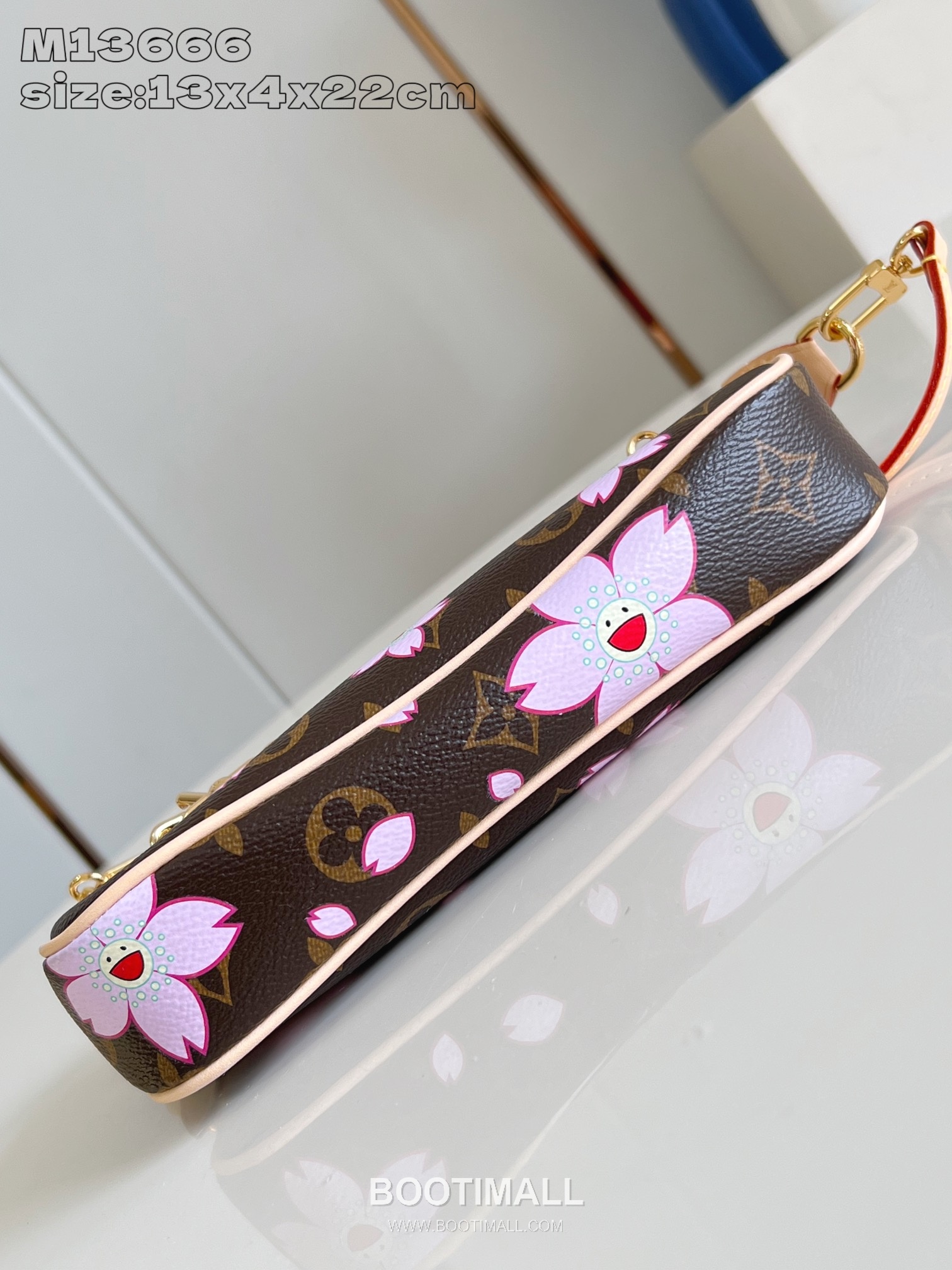 Louis Vuitton Pochette Accessoires Monogram Canvas Clutch Bag with Cherry Blossom Chain Lock Detail 루이비통 포쉐트 악세수아르 모노그램 캔버스 클러치백 M13666 22cm 4