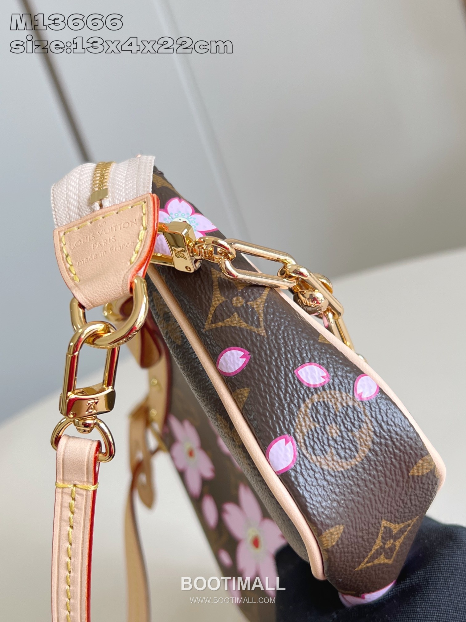Louis Vuitton Pochette Accessoires Monogram Canvas Clutch Bag with Cherry Blossom Chain Lock Detail 루이비통 포쉐트 악세수아르 모노그램 캔버스 클러치백 M13666 22cm 5