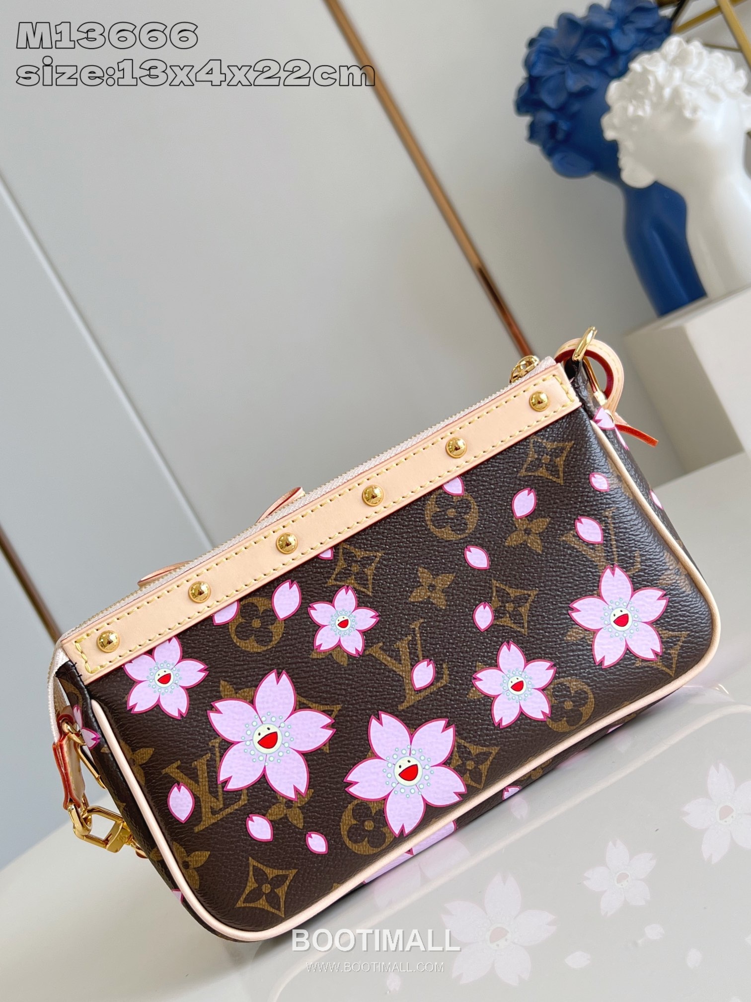 Louis Vuitton Pochette Accessoires Monogram Canvas Clutch Bag with Cherry Blossom Chain Lock Detail 루이비통 포쉐트 악세수아르 모노그램 캔버스 클러치백 M13666 22cm 7