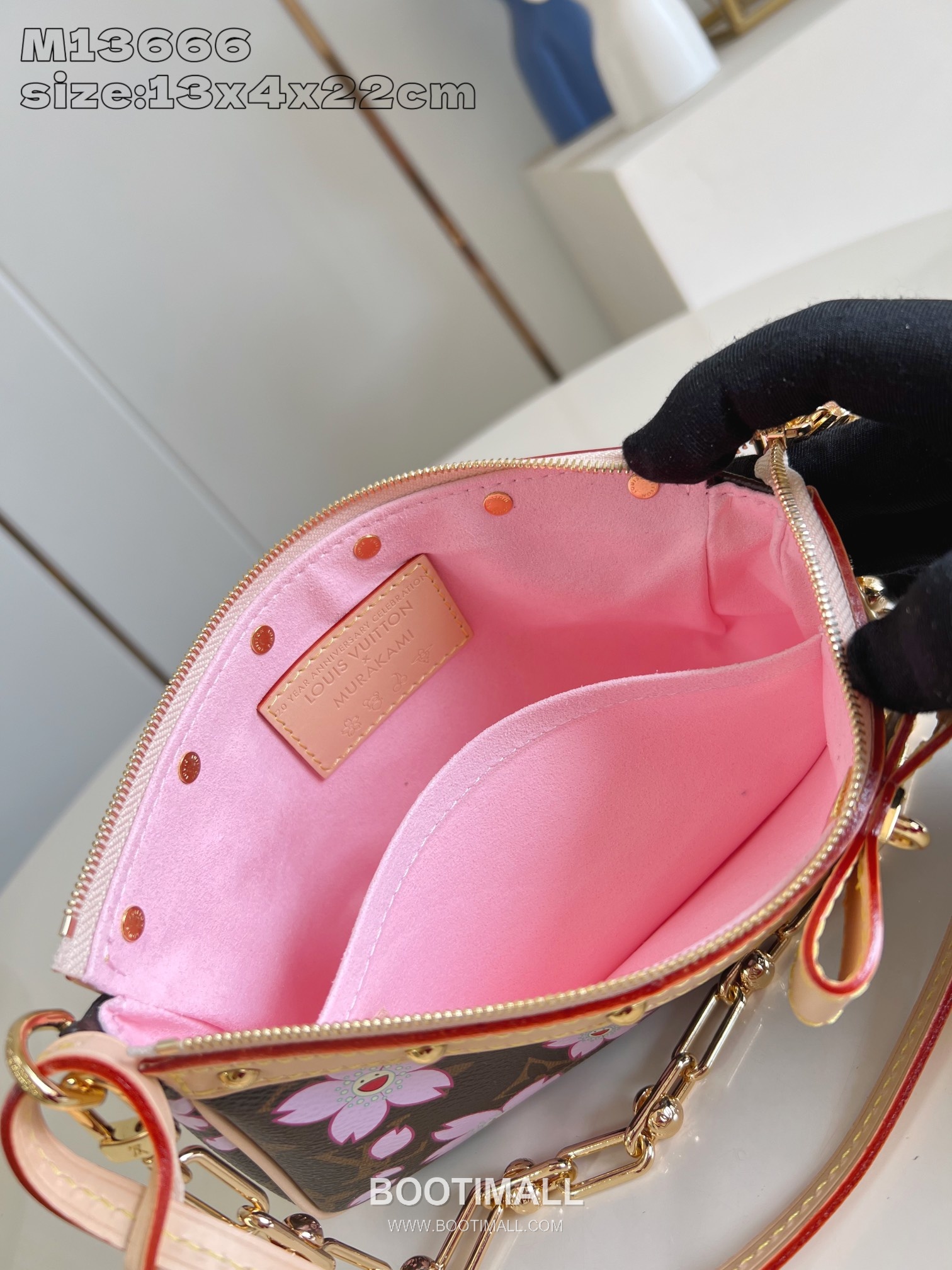 Louis Vuitton Pochette Accessoires Monogram Canvas Clutch Bag with Cherry Blossom Chain Lock Detail 루이비통 포쉐트 악세수아르 모노그램 캔버스 클러치백 M13666 22cm 8