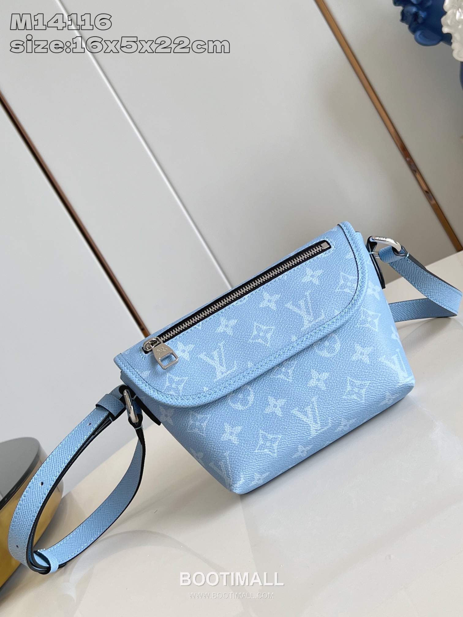 Louis Vuitton Pulse Mini Monogram Canvas Taïga Leather Shoulder Bag with Flap Zip Pocket Detail 루이비통 펄스 미니 모노그램 캔버스 타이가 레더 숄더백 M14116 22.5cm 1