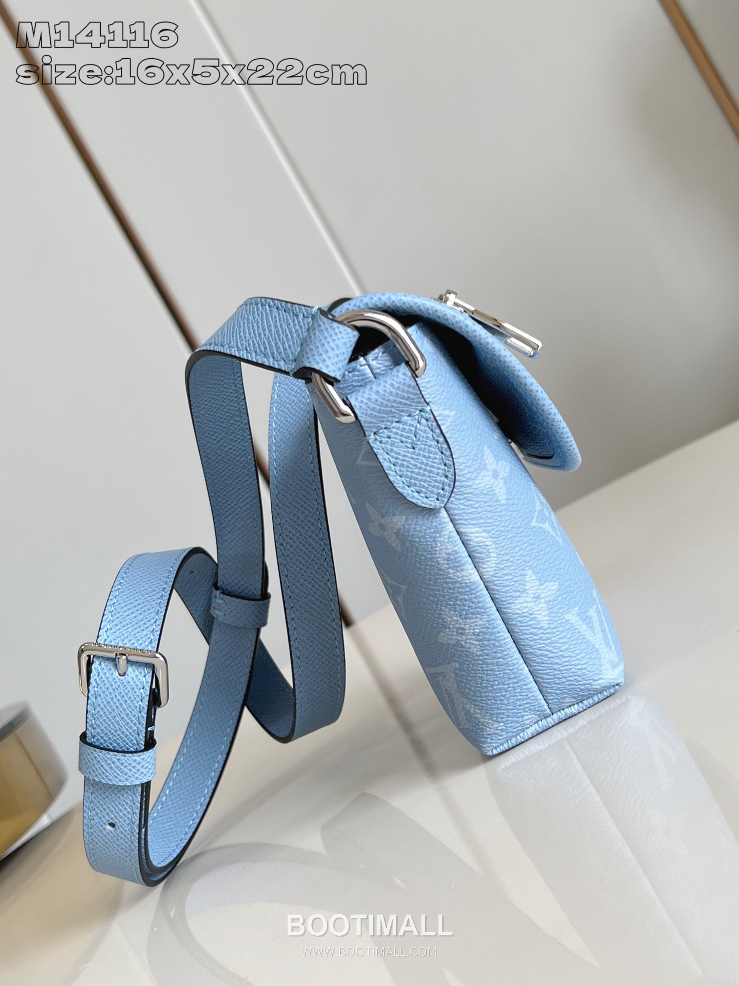 Louis Vuitton Pulse Mini Monogram Canvas Taïga Leather Shoulder Bag with Flap Zip Pocket Detail 루이비통 펄스 미니 모노그램 캔버스 타이가 레더 숄더백 M14116 22.5cm 3