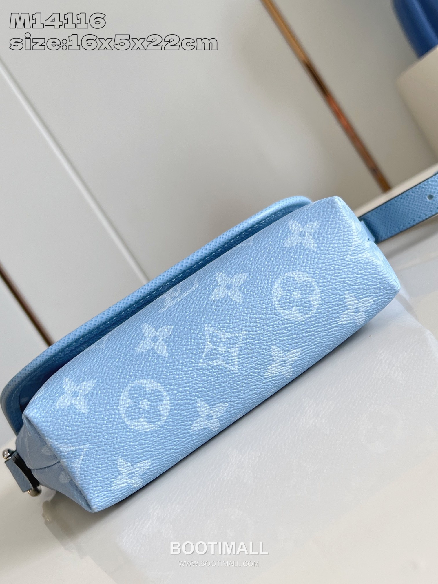 Louis Vuitton Pulse Mini Monogram Canvas Taïga Leather Shoulder Bag with Flap Zip Pocket Detail 루이비통 펄스 미니 모노그램 캔버스 타이가 레더 숄더백 M14116 22.5cm 5