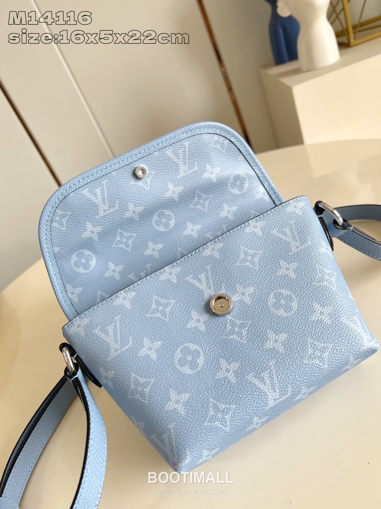 Louis Vuitton Pulse Mini Monogram Canvas Taïga Leather Shoulder Bag with Flap Zip Pocket Detail 루이비통 펄스 미니 모노그램 캔버스 타이가 레더 숄더백 M14116 22.5cm 7