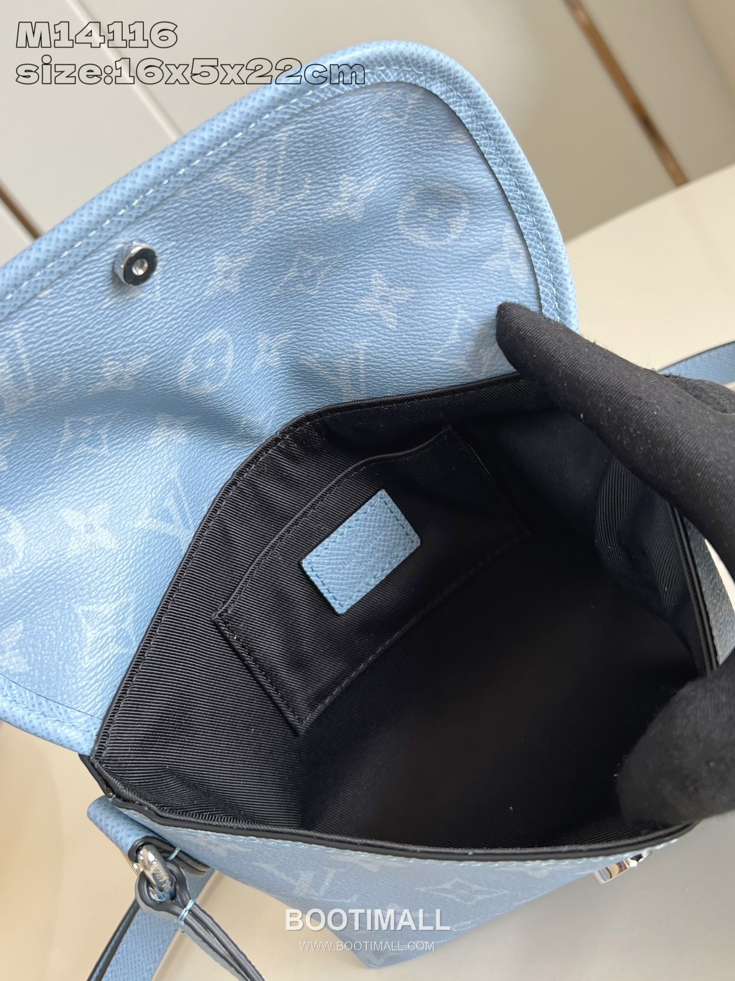 Louis Vuitton Pulse Mini Monogram Canvas Taïga Leather Shoulder Bag with Flap Zip Pocket Detail 루이비통 펄스 미니 모노그램 캔버스 타이가 레더 숄더백 M14116 22.5cm 8