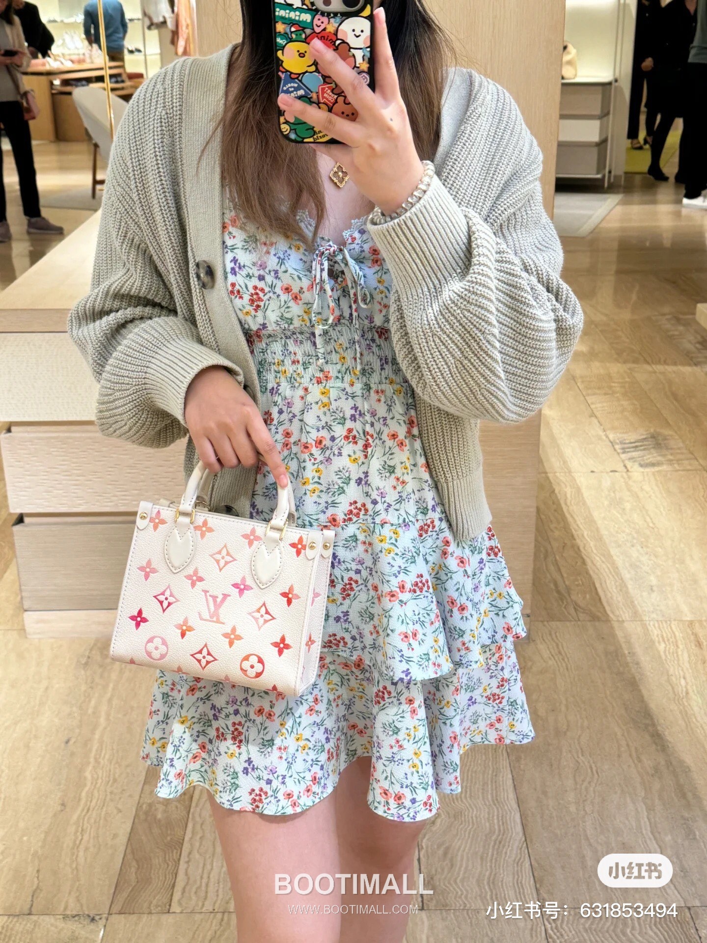 Louis Vuitton OnTheGo BB Calfskin Leather Tote Bag with Strap Monogram Watercolor Detail 루이비통 온더고 BB 카프스킨 레더 토트백 M47115 18cm 5