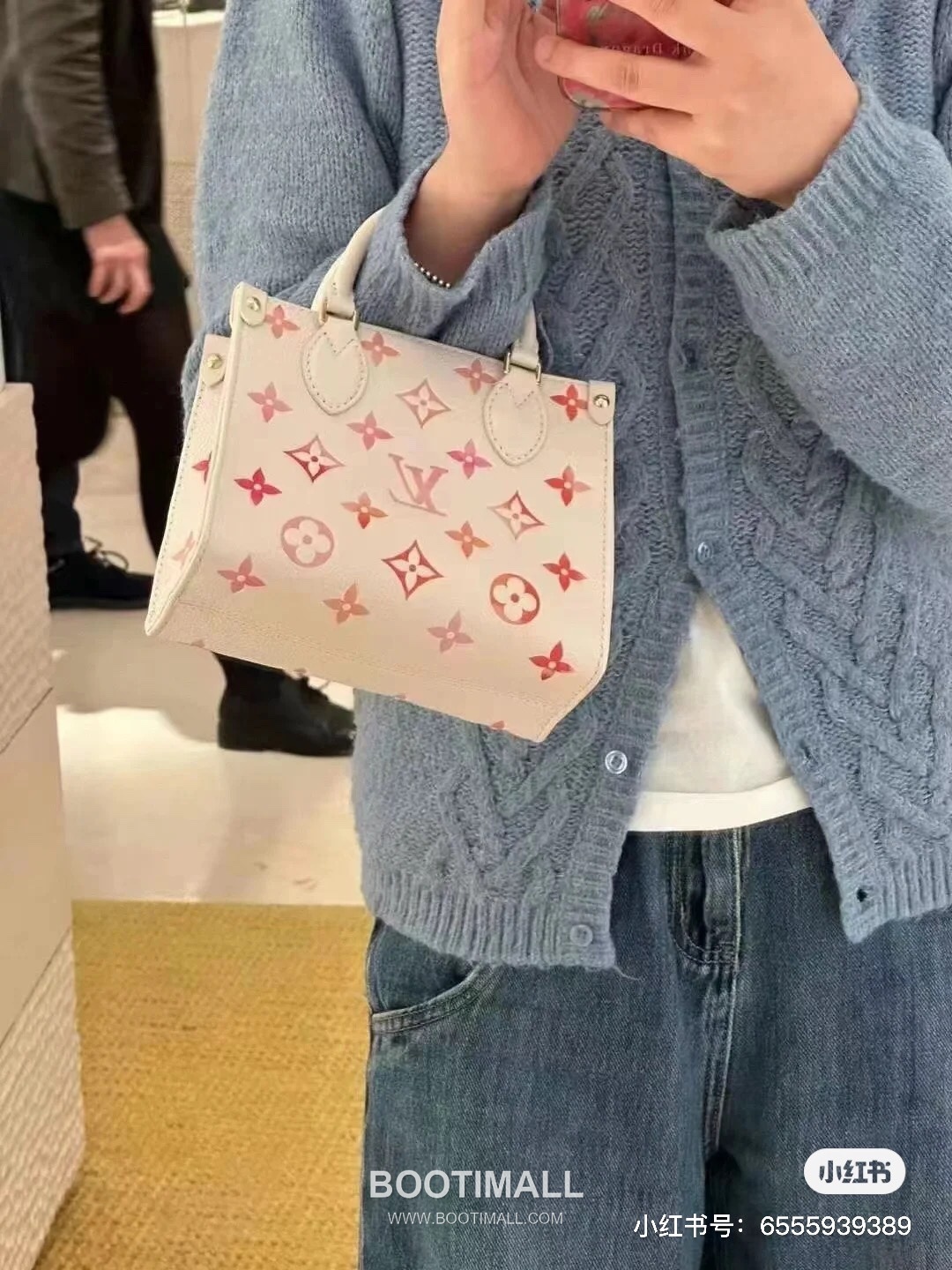 Louis Vuitton OnTheGo BB Calfskin Leather Tote Bag with Strap Monogram Watercolor Detail 루이비통 온더고 BB 카프스킨 레더 토트백 M47115 18cm 6
