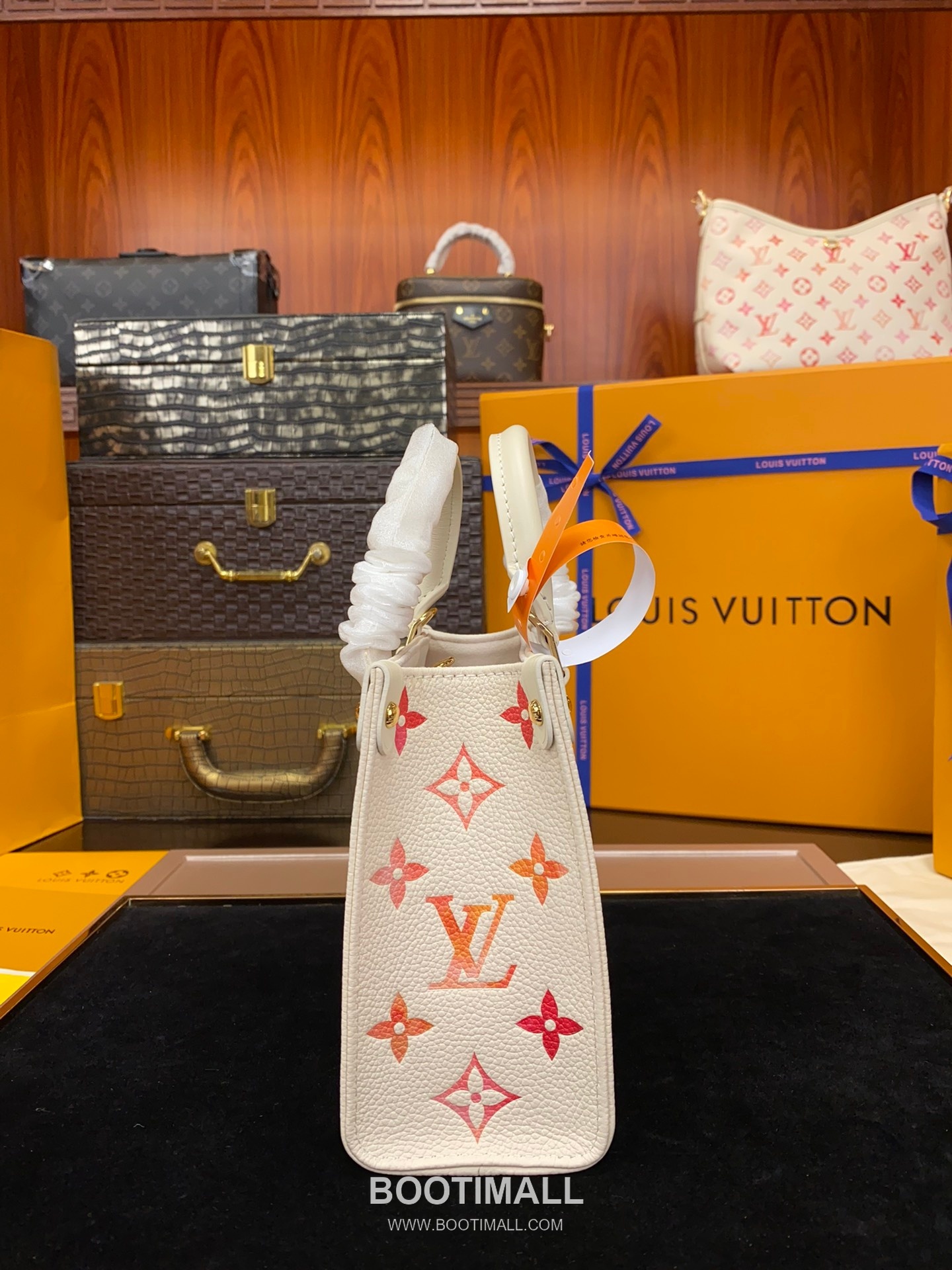 Louis Vuitton OnTheGo BB Calfskin Leather Tote Bag with Strap Monogram Watercolor Detail 루이비통 온더고 BB 카프스킨 레더 토트백 M47115 18cm 12