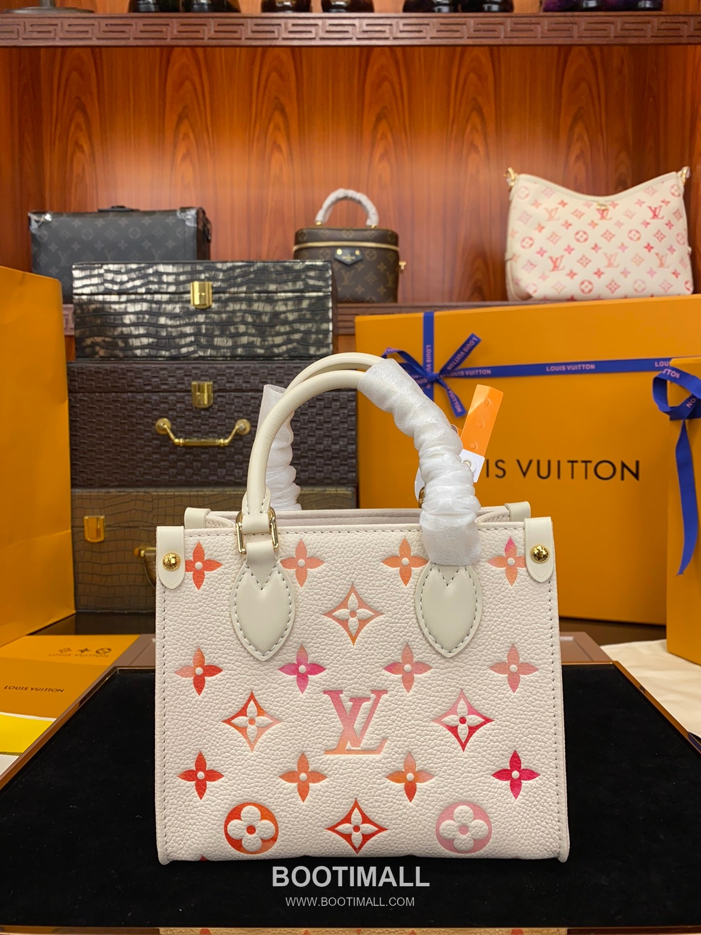 Louis Vuitton OnTheGo BB Calfskin Leather Tote Bag with Strap Monogram Watercolor Detail 루이비통 온더고 BB 카프스킨 레더 토트백 M47115 18cm 13