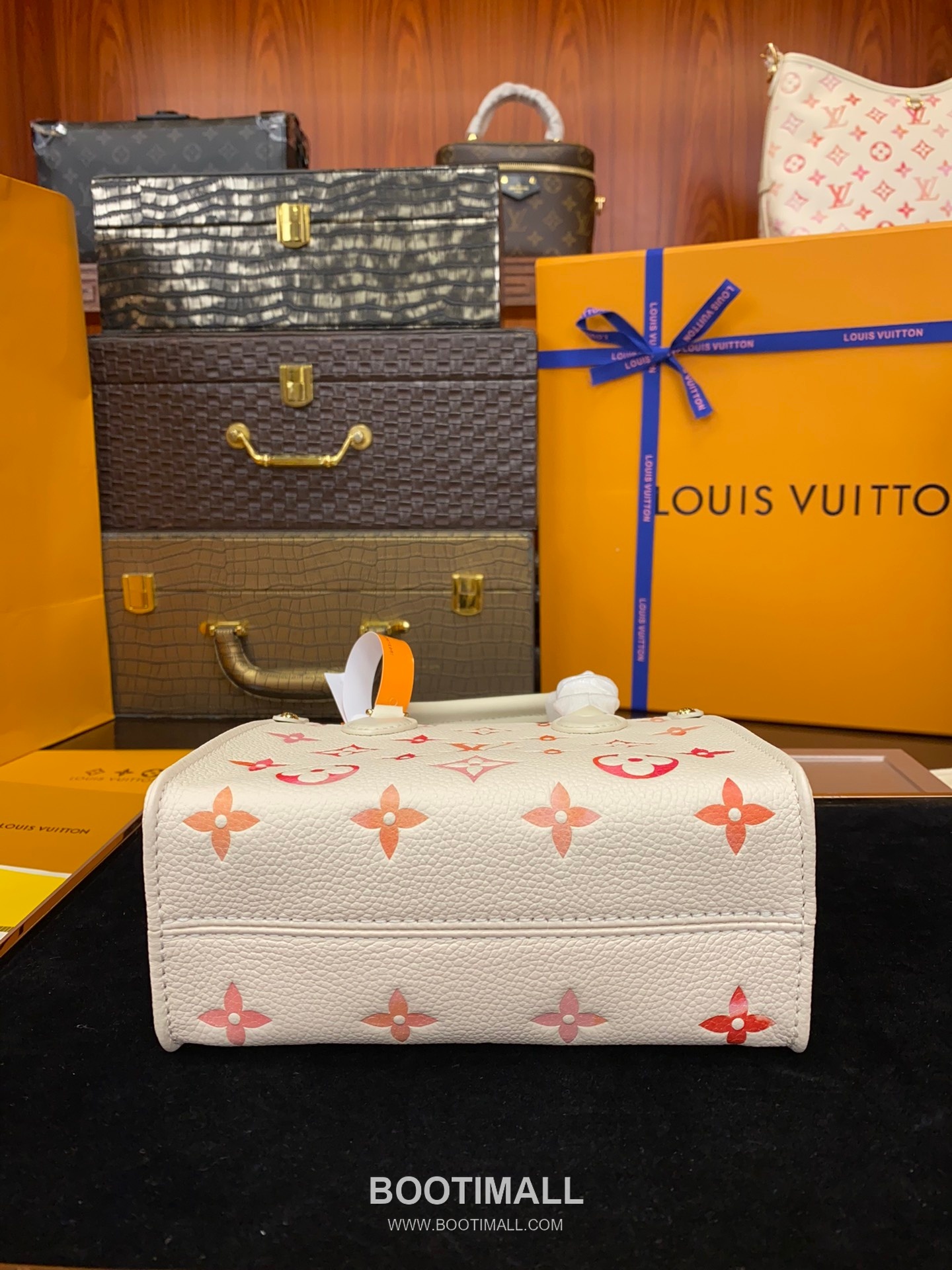 Louis Vuitton OnTheGo BB Calfskin Leather Tote Bag with Strap Monogram Watercolor Detail 루이비통 온더고 BB 카프스킨 레더 토트백 M47115 18cm 14