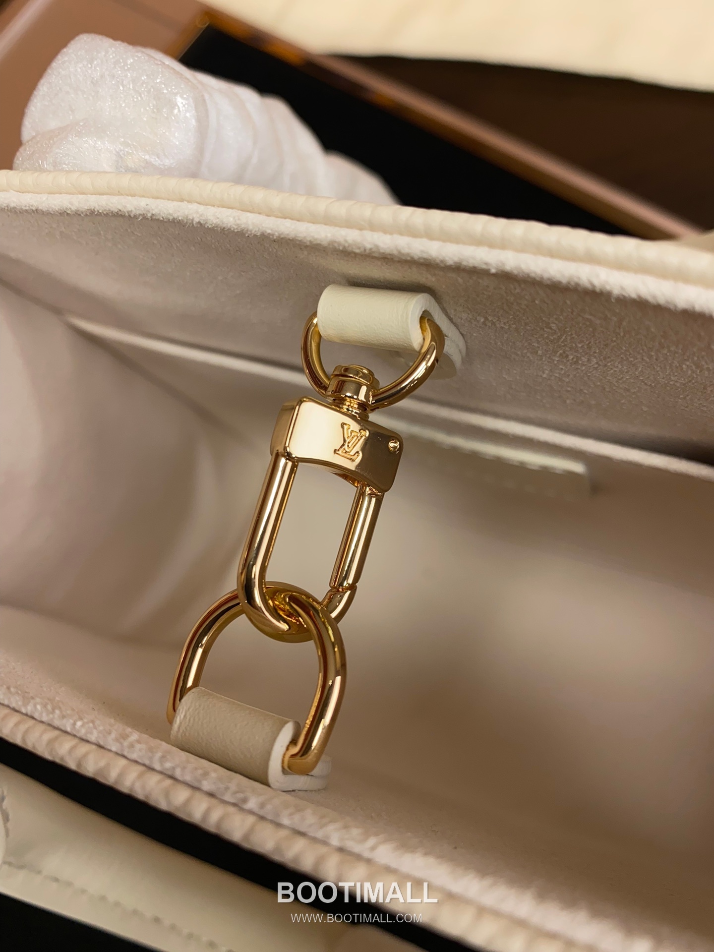 Louis Vuitton OnTheGo BB Calfskin Leather Tote Bag with Strap Monogram Watercolor Detail 루이비통 온더고 BB 카프스킨 레더 토트백 M47115 18cm 17