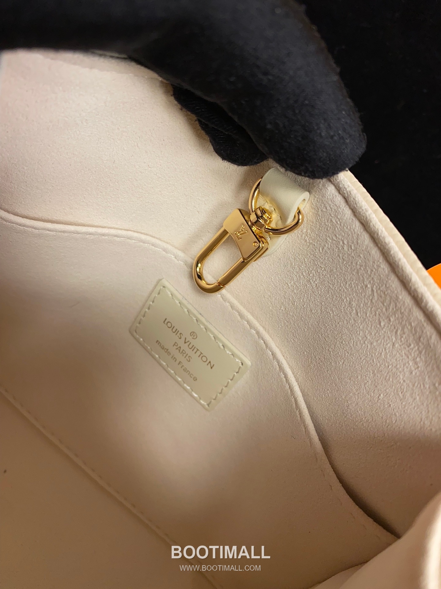 Louis Vuitton OnTheGo BB Calfskin Leather Tote Bag with Strap Monogram Watercolor Detail 루이비통 온더고 BB 카프스킨 레더 토트백 M47115 18cm 18