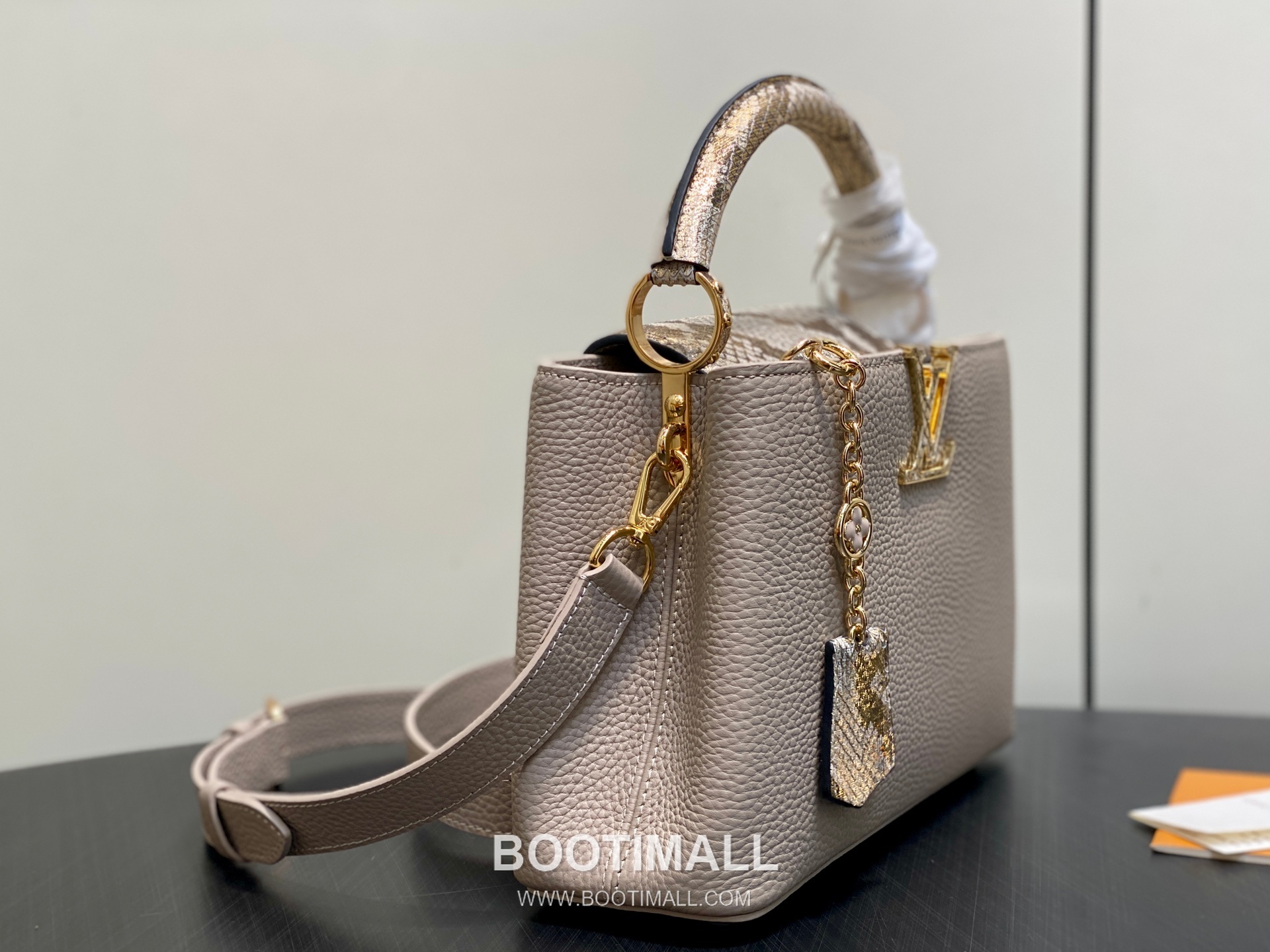 Louis Vuitton Capucines BB Taurillon Leather Top Handle Bag with Python Trim Chain Detail 루이비통 카퓌신 BB 타우릴론 레더 탑핸들백 M89369 27cm 2