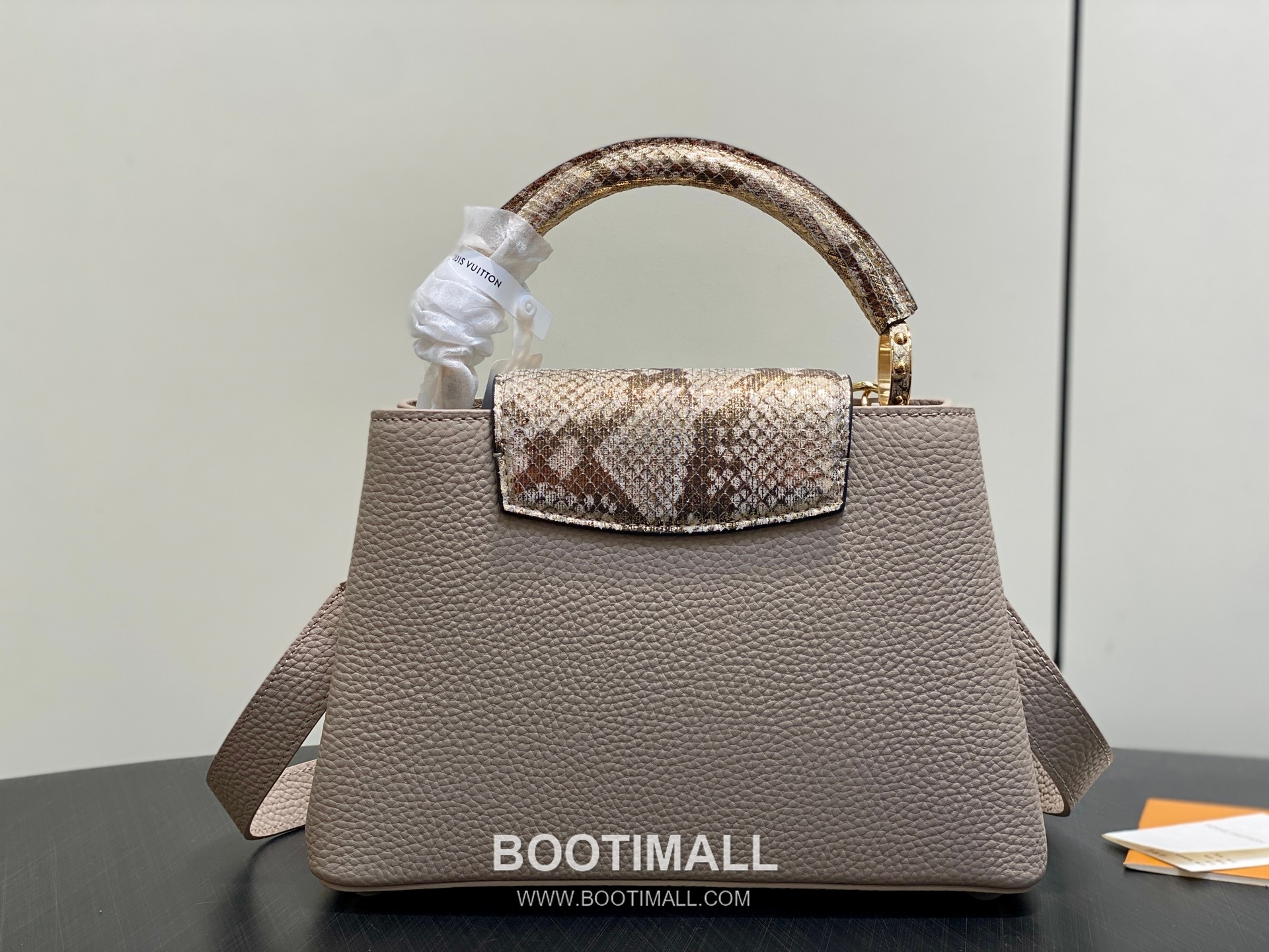 Louis Vuitton Capucines BB Taurillon Leather Top Handle Bag with Python Trim Chain Detail 루이비통 카퓌신 BB 타우릴론 레더 탑핸들백 M89369 27cm 3