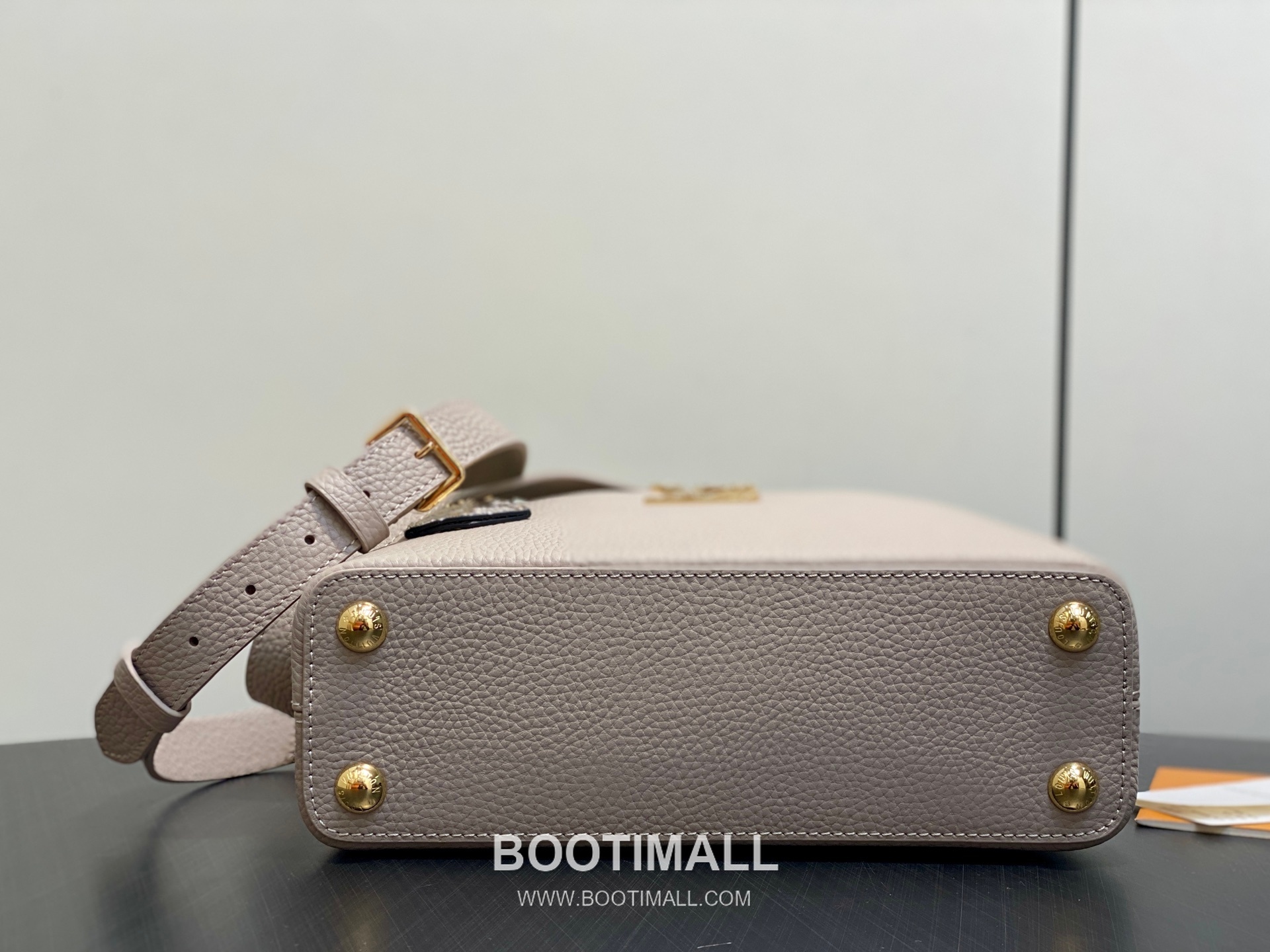 Louis Vuitton Capucines BB Taurillon Leather Top Handle Bag with Python Trim Chain Detail 루이비통 카퓌신 BB 타우릴론 레더 탑핸들백 M89369 27cm 4