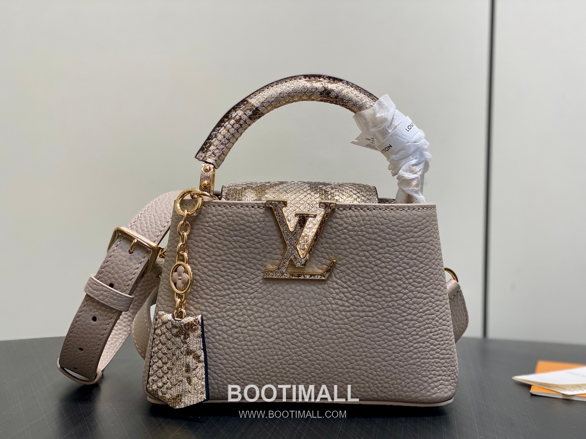 Louis Vuitton Capucines Mini Taurillon Leather Top Handle Bag with Python Trim Chain Detail 루이비통 카퓌신 미니 타우릴론 레더 탑핸들백 M89369 21cm 1