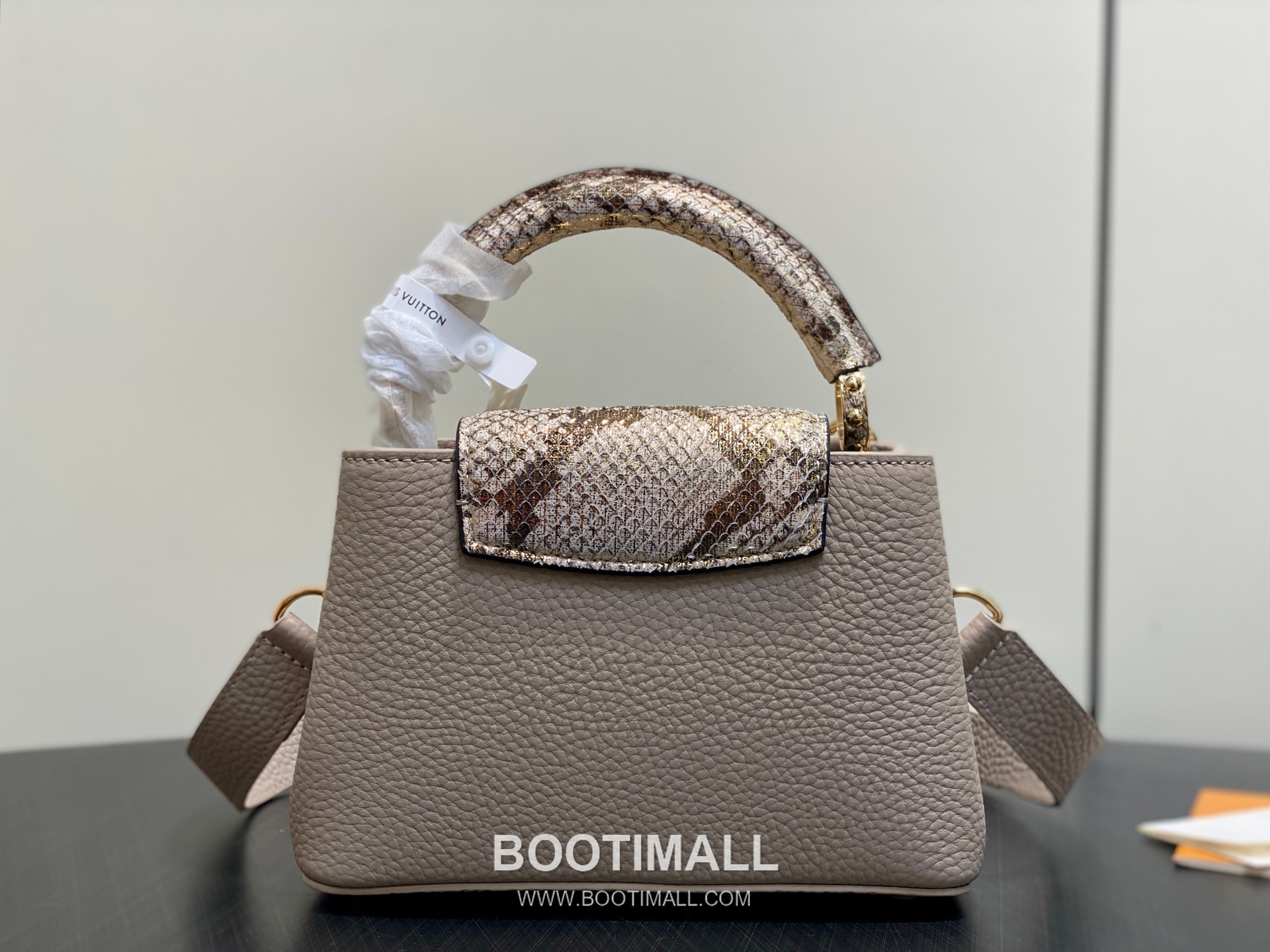 Louis Vuitton Capucines Mini Taurillon Leather Top Handle Bag with Python Trim Chain Detail 루이비통 카퓌신 미니 타우릴론 레더 탑핸들백 M89369 21cm 3