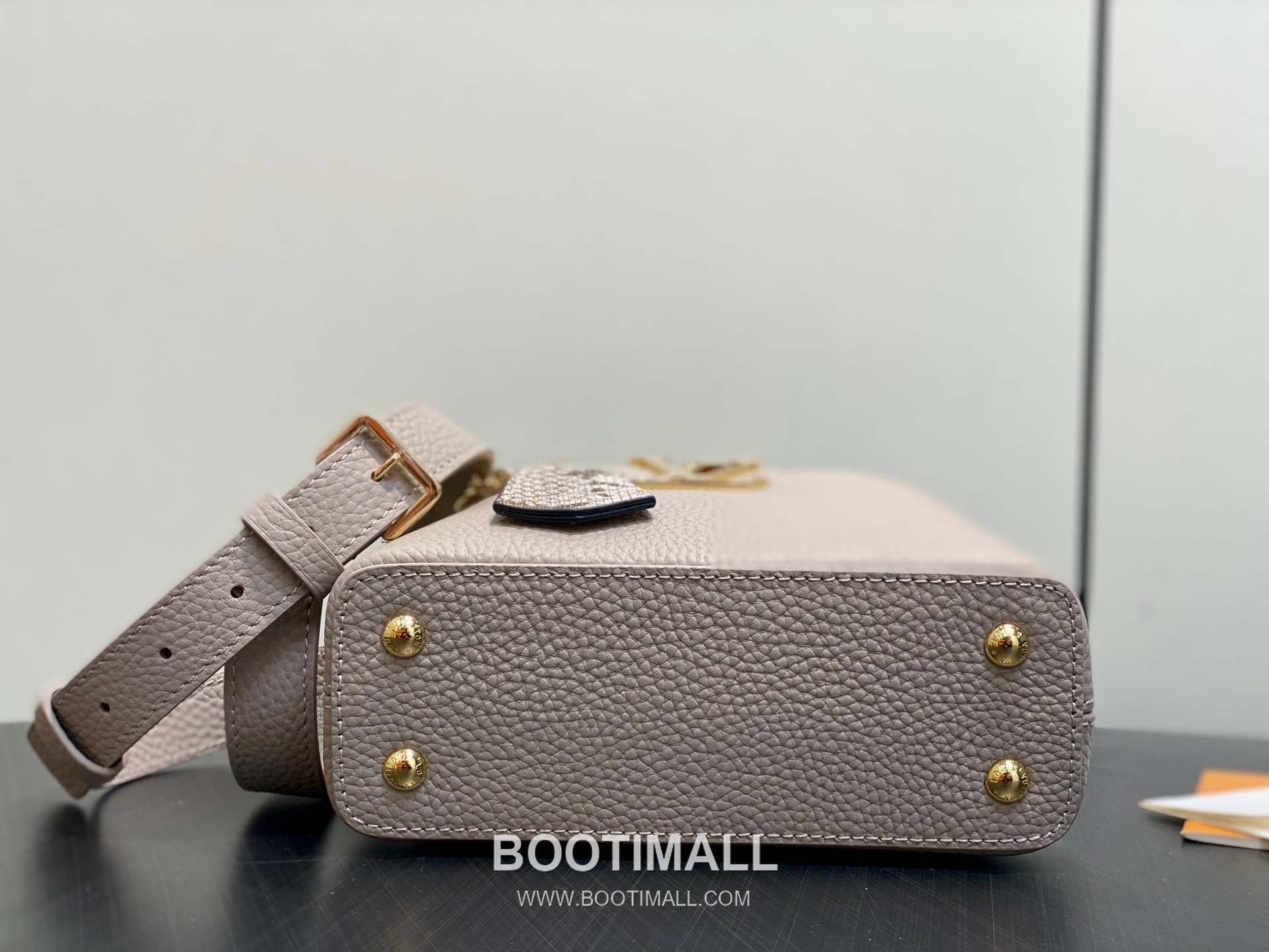 Louis Vuitton Capucines Mini Taurillon Leather Top Handle Bag with Python Trim Chain Detail 루이비통 카퓌신 미니 타우릴론 레더 탑핸들백 M89369 21cm 4