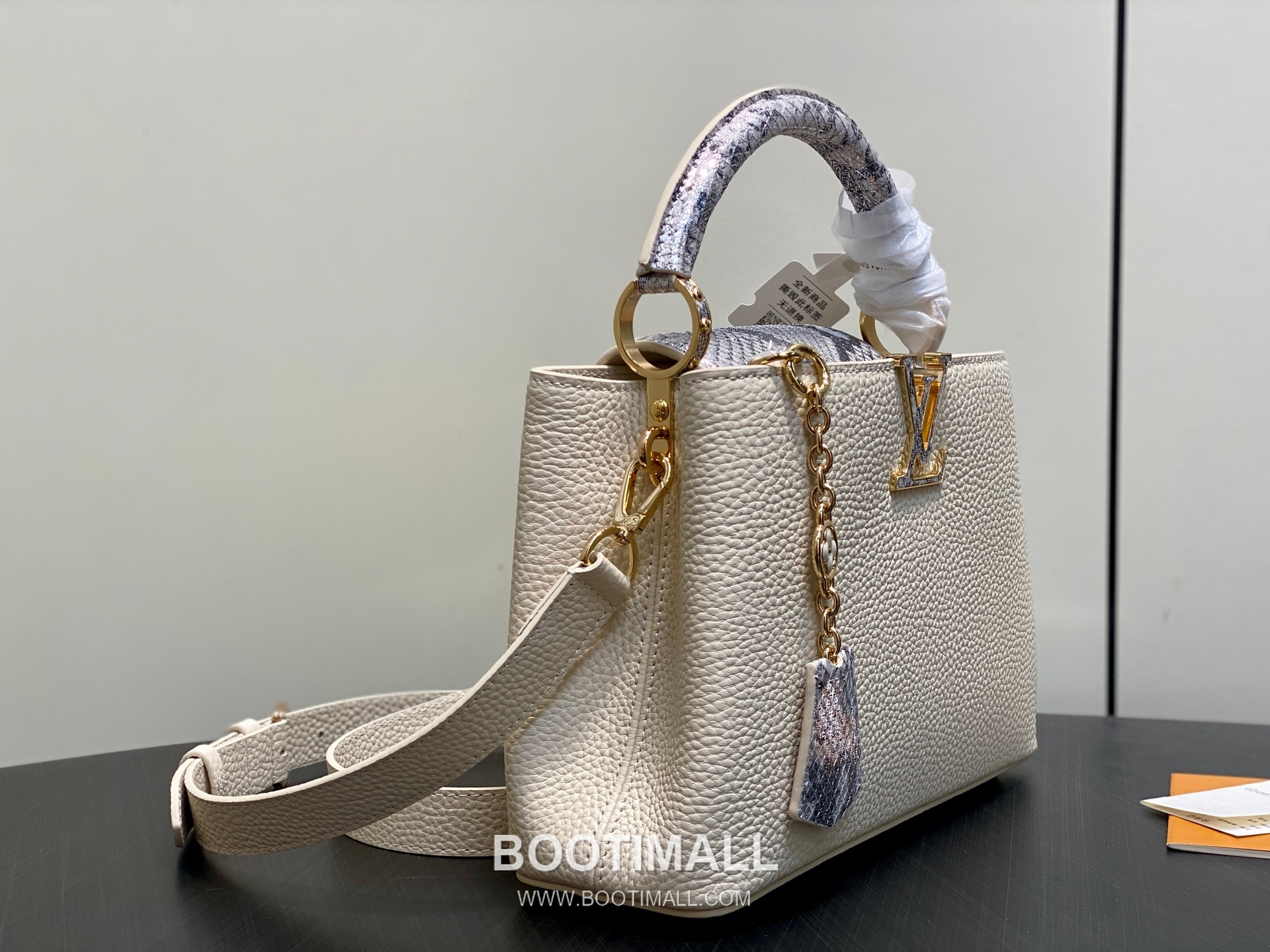 Louis Vuitton Capucines BB Taurillon Leather Top Handle Bag with Python Trim Chain Detail 루이비통 카퓌신 BB 타우릴론 레더 탑핸들백 M89369 27cm 2