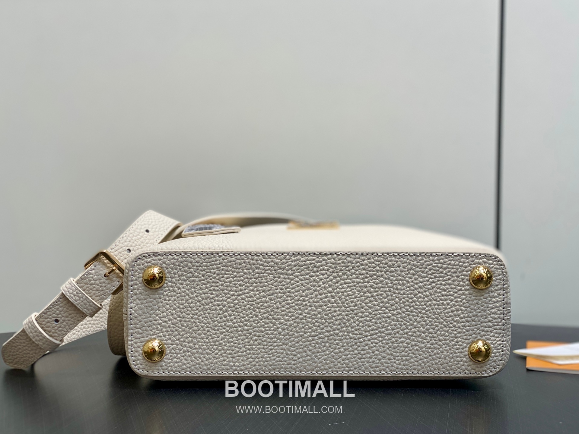 Louis Vuitton Capucines BB Taurillon Leather Top Handle Bag with Python Trim Chain Detail 루이비통 카퓌신 BB 타우릴론 레더 탑핸들백 M89369 27cm 4