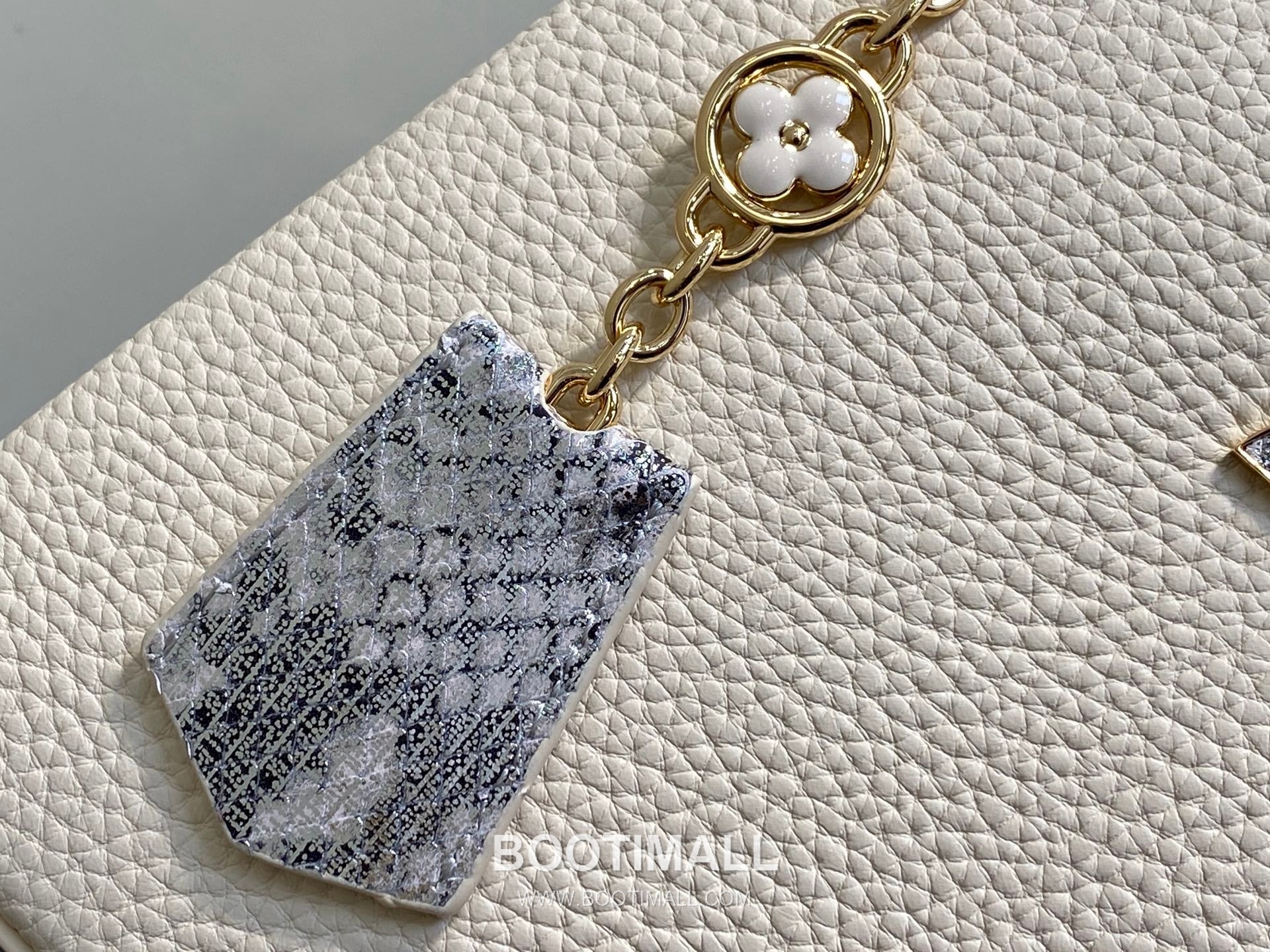 Louis Vuitton Capucines BB Taurillon Leather Top Handle Bag with Python Trim Chain Detail 루이비통 카퓌신 BB 타우릴론 레더 탑핸들백 M89369 27cm 5