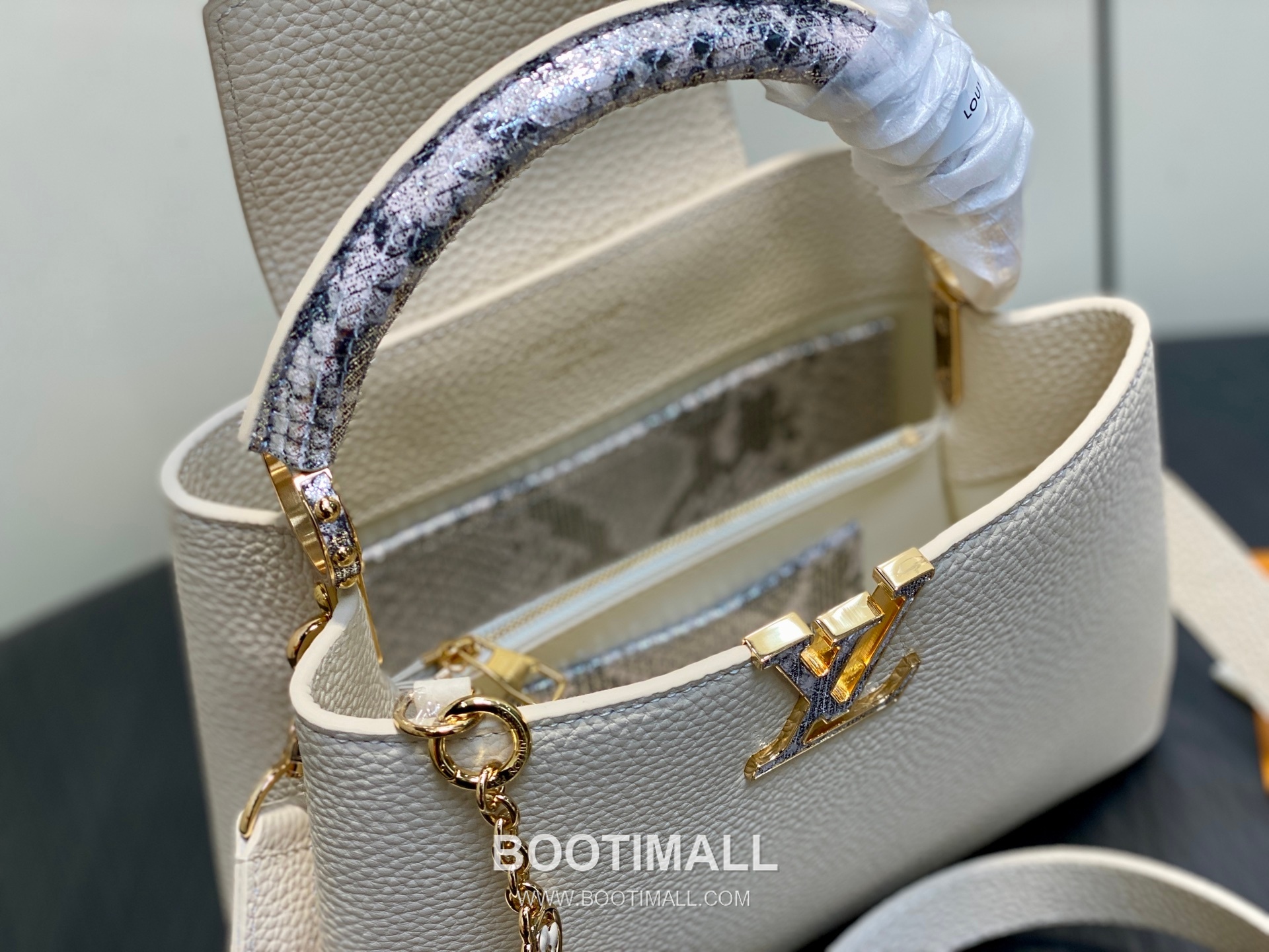 Louis Vuitton Capucines BB Taurillon Leather Top Handle Bag with Python Trim Chain Detail 루이비통 카퓌신 BB 타우릴론 레더 탑핸들백 M89369 27cm 9