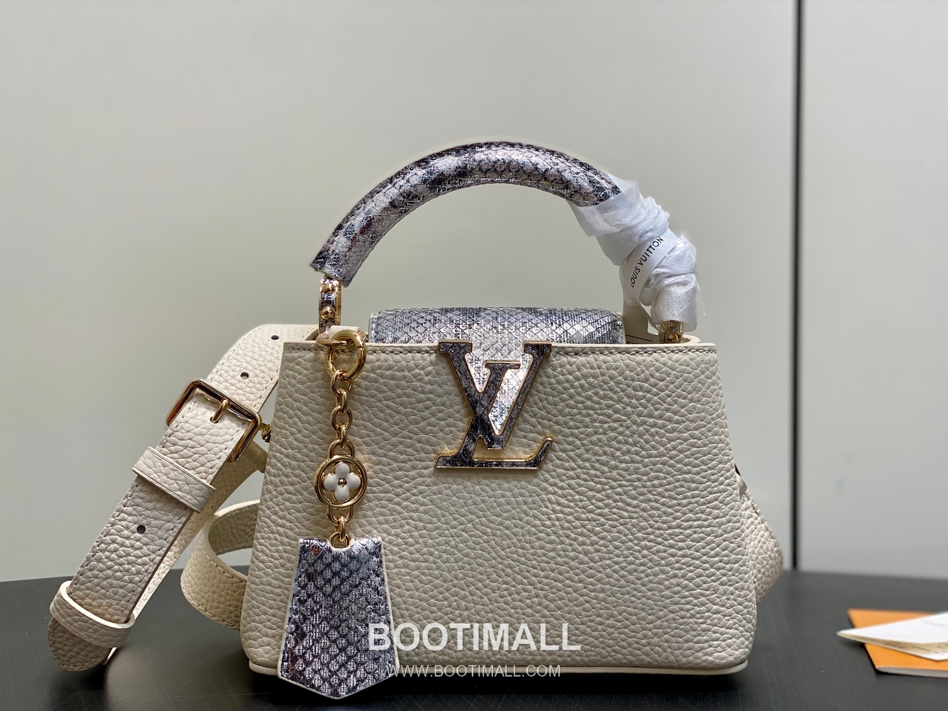 Louis Vuitton Capucines Mini Taurillon Leather Top Handle Bag with Python Trim Chain Detail 루이비통 카퓌신 미니 타우릴론 레더 탑핸들백 M89369 21cm 1