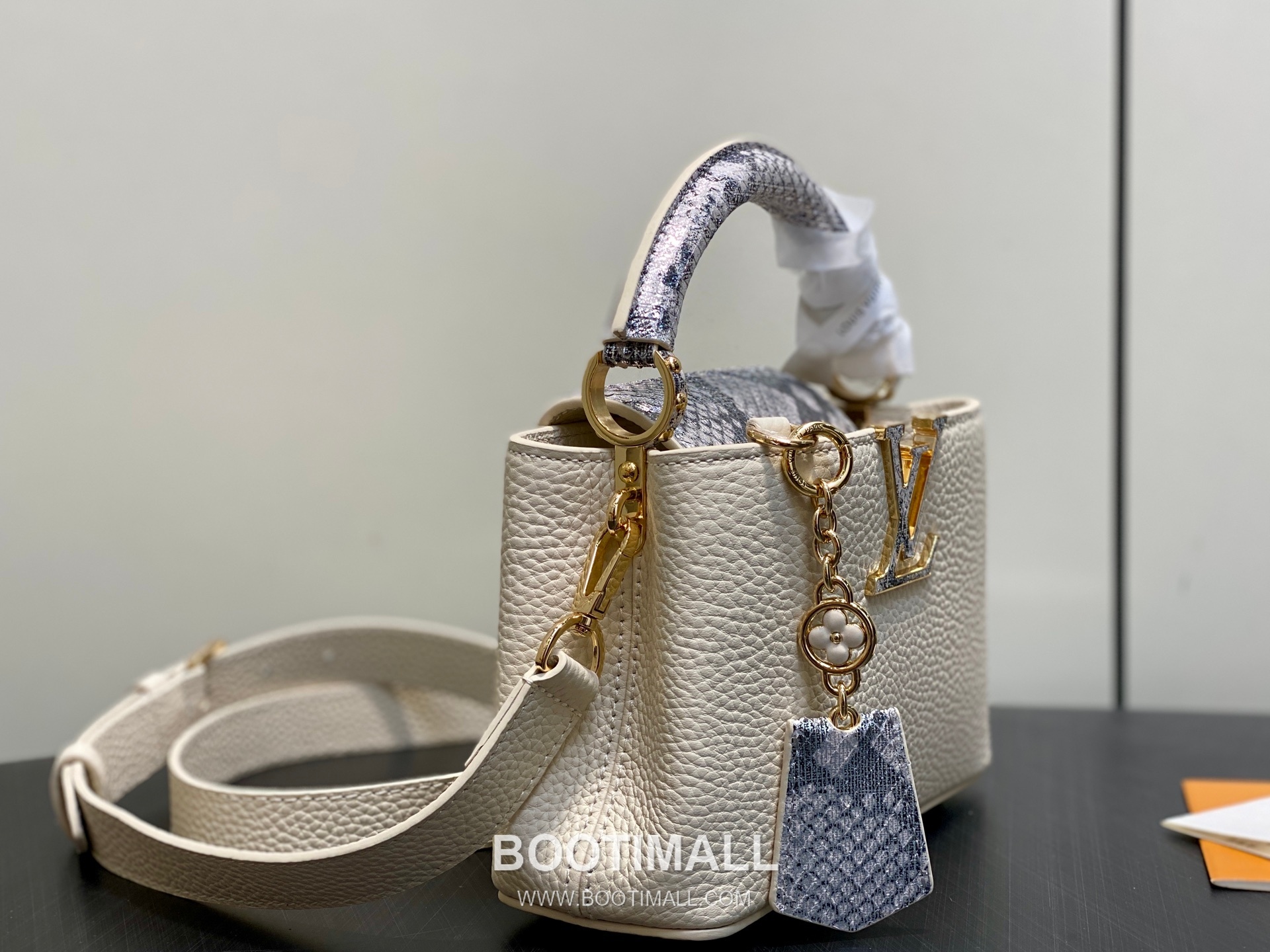 Louis Vuitton Capucines Mini Taurillon Leather Top Handle Bag with Python Trim Chain Detail 루이비통 카퓌신 미니 타우릴론 레더 탑핸들백 M89369 21cm 2