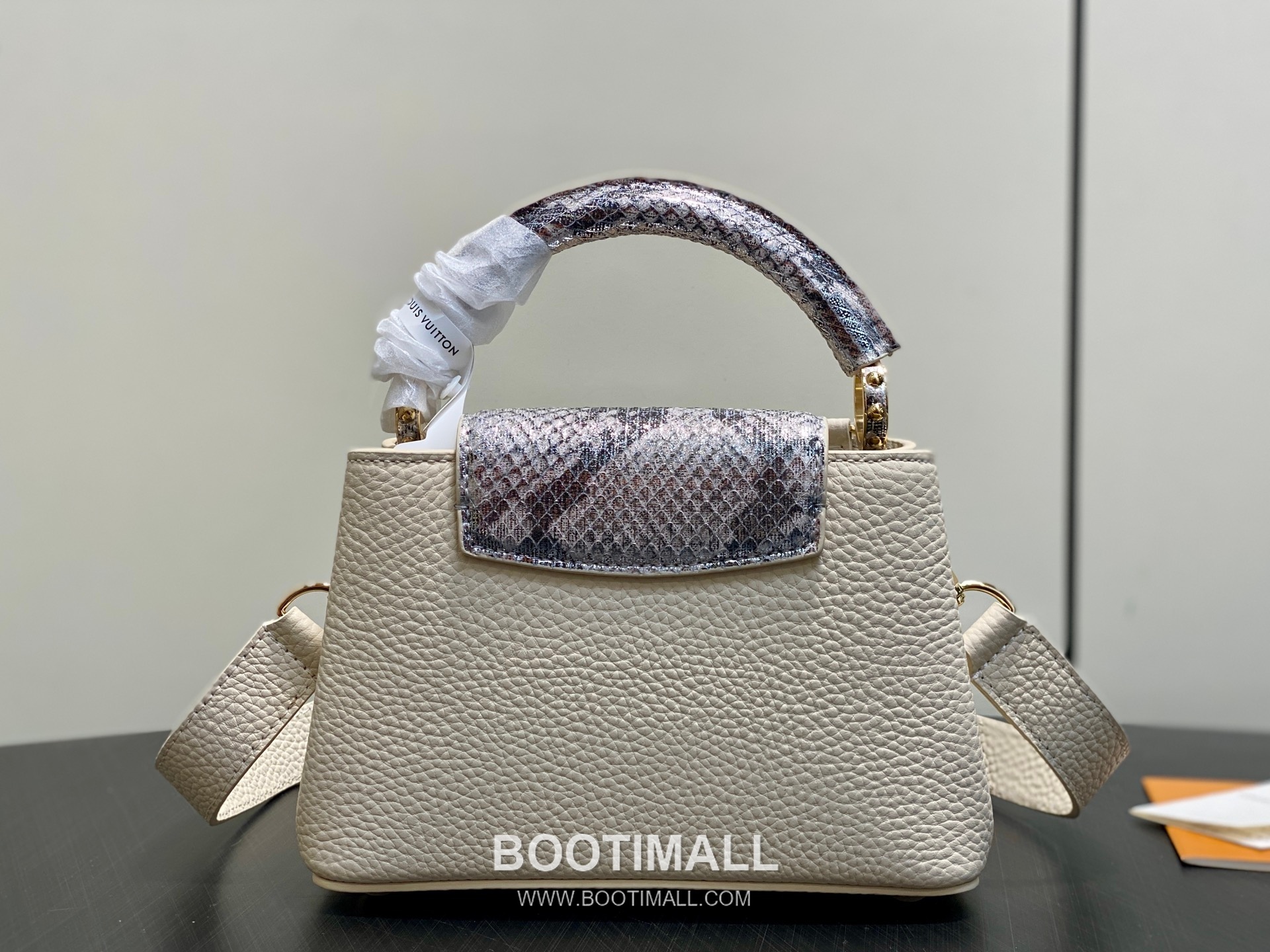 Louis Vuitton Capucines Mini Taurillon Leather Top Handle Bag with Python Trim Chain Detail 루이비통 카퓌신 미니 타우릴론 레더 탑핸들백 M89369 21cm 3