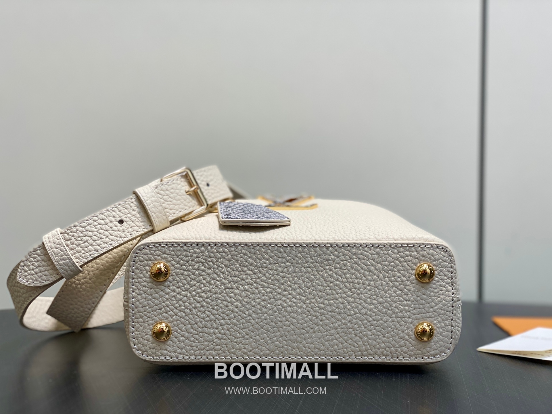 Louis Vuitton Capucines Mini Taurillon Leather Top Handle Bag with Python Trim Chain Detail 루이비통 카퓌신 미니 타우릴론 레더 탑핸들백 M89369 21cm 4