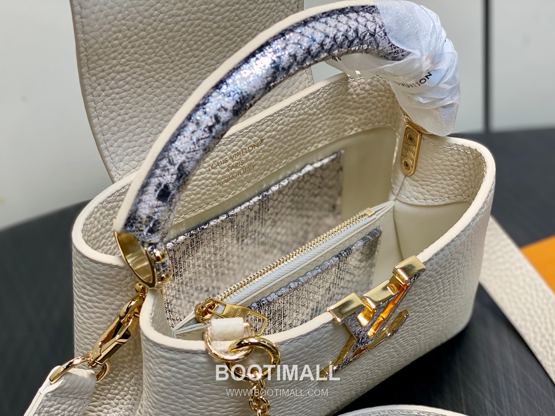 Louis Vuitton Capucines Mini Taurillon Leather Top Handle Bag with Python Trim Chain Detail 루이비통 카퓌신 미니 타우릴론 레더 탑핸들백 M89369 21cm 9