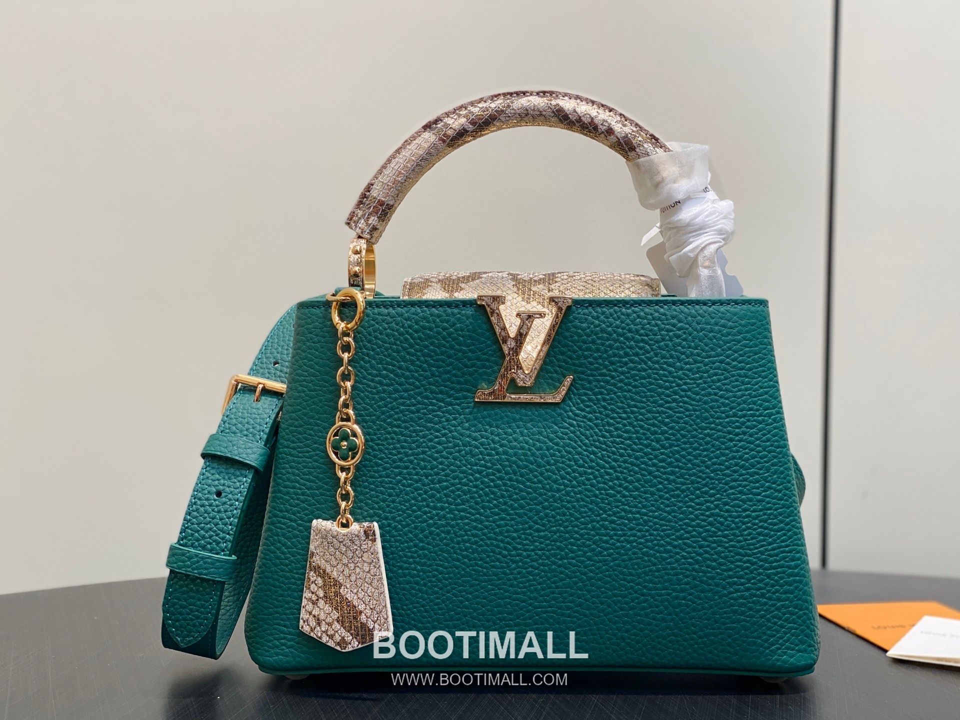 Louis Vuitton Capucines BB Taurillon Leather Top Handle Bag with Python Trim Chain Detail 루이비통 카퓌신 BB 타우릴론 레더 탑핸들백 M89369 27cm 1