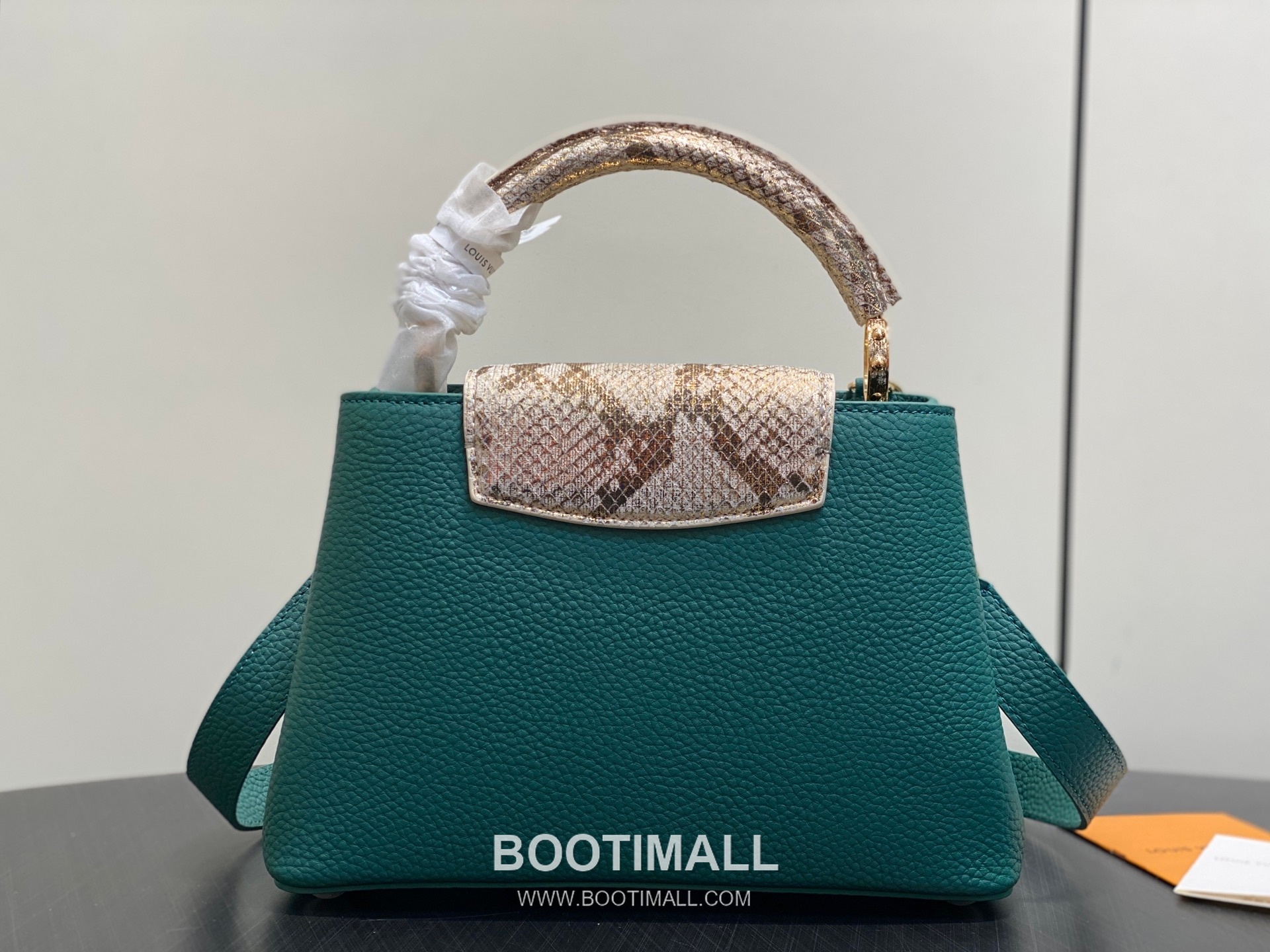 Louis Vuitton Capucines BB Taurillon Leather Top Handle Bag with Python Trim Chain Detail 루이비통 카퓌신 BB 타우릴론 레더 탑핸들백 M89369 27cm 3