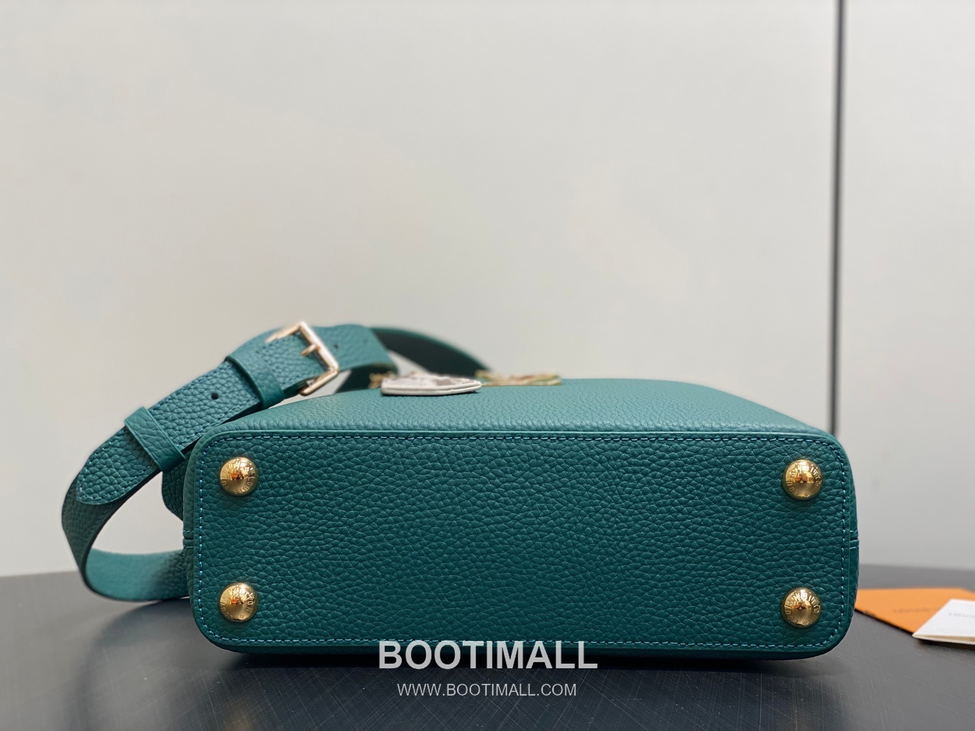 Louis Vuitton Capucines BB Taurillon Leather Top Handle Bag with Python Trim Chain Detail 루이비통 카퓌신 BB 타우릴론 레더 탑핸들백 M89369 27cm 4